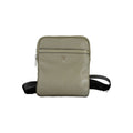 Sac à main noir en polyester pour femmes de Guess Jeans, avec design élégant et détails tendance visible sur l'image.