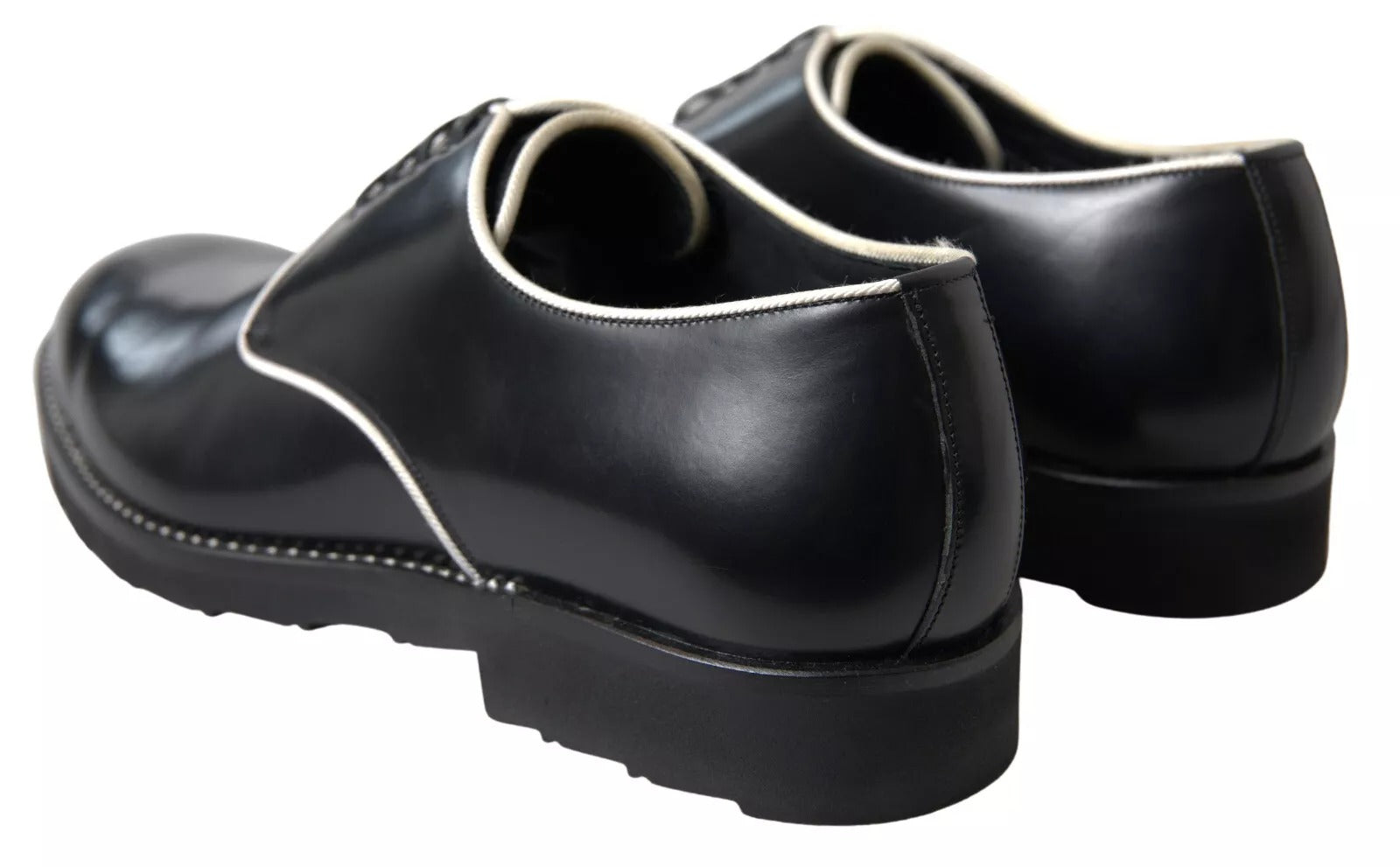 Chaussures formelles en cuir noir et blanc Dolce & Gabbana pour homme, élégantes et sophistiquées.