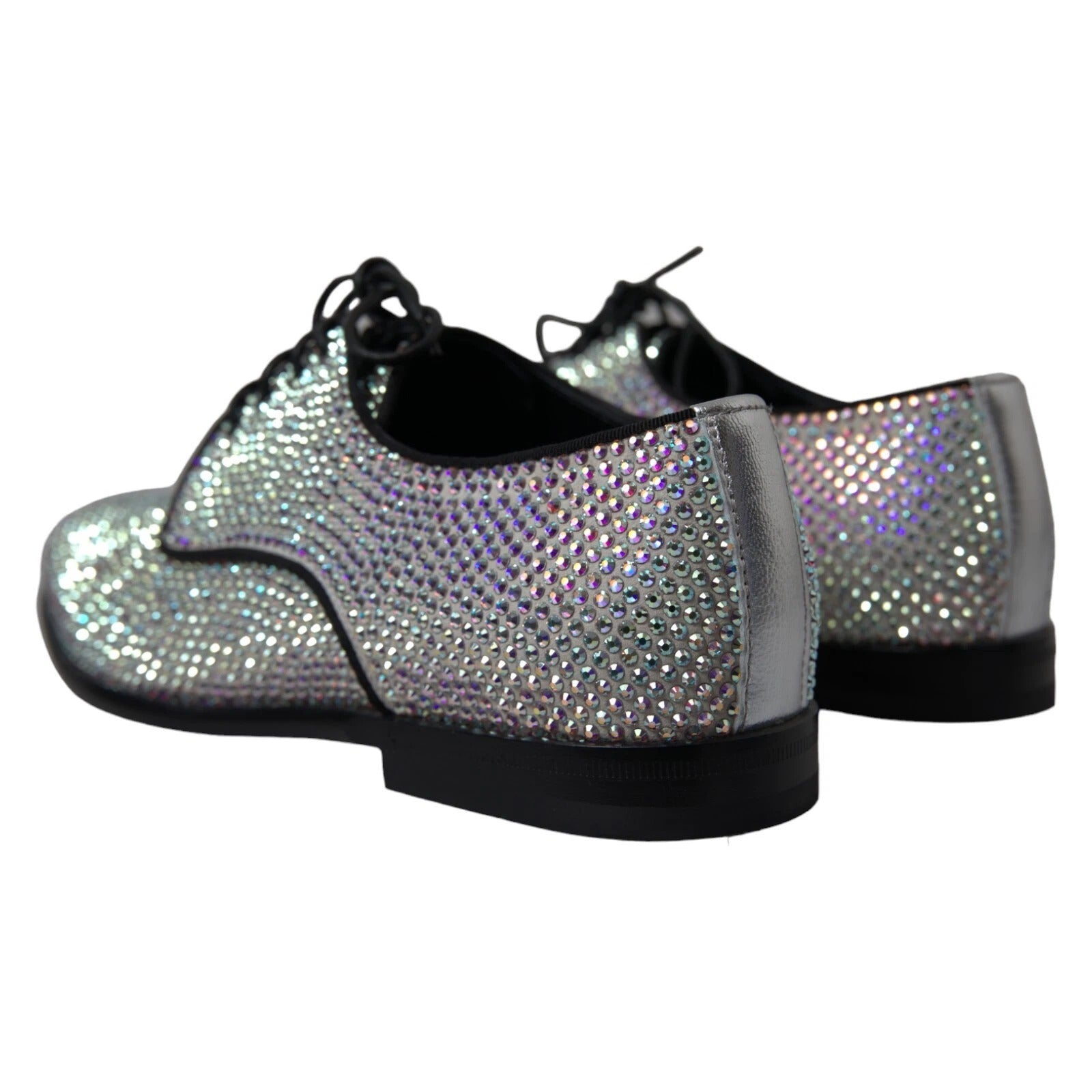 Chaussures derby en cuir argenté Dolce & Gabbana avec strass, élégantes et brillantes, vues de face sur fond neutre.