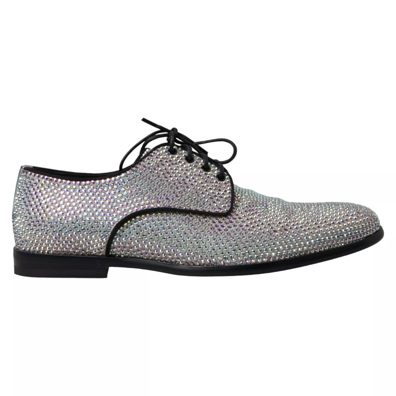 Chaussures Derby en cuir argenté Dolce & Gabbana avec strass, élégantes et brillantes, visibles sur l'image.
