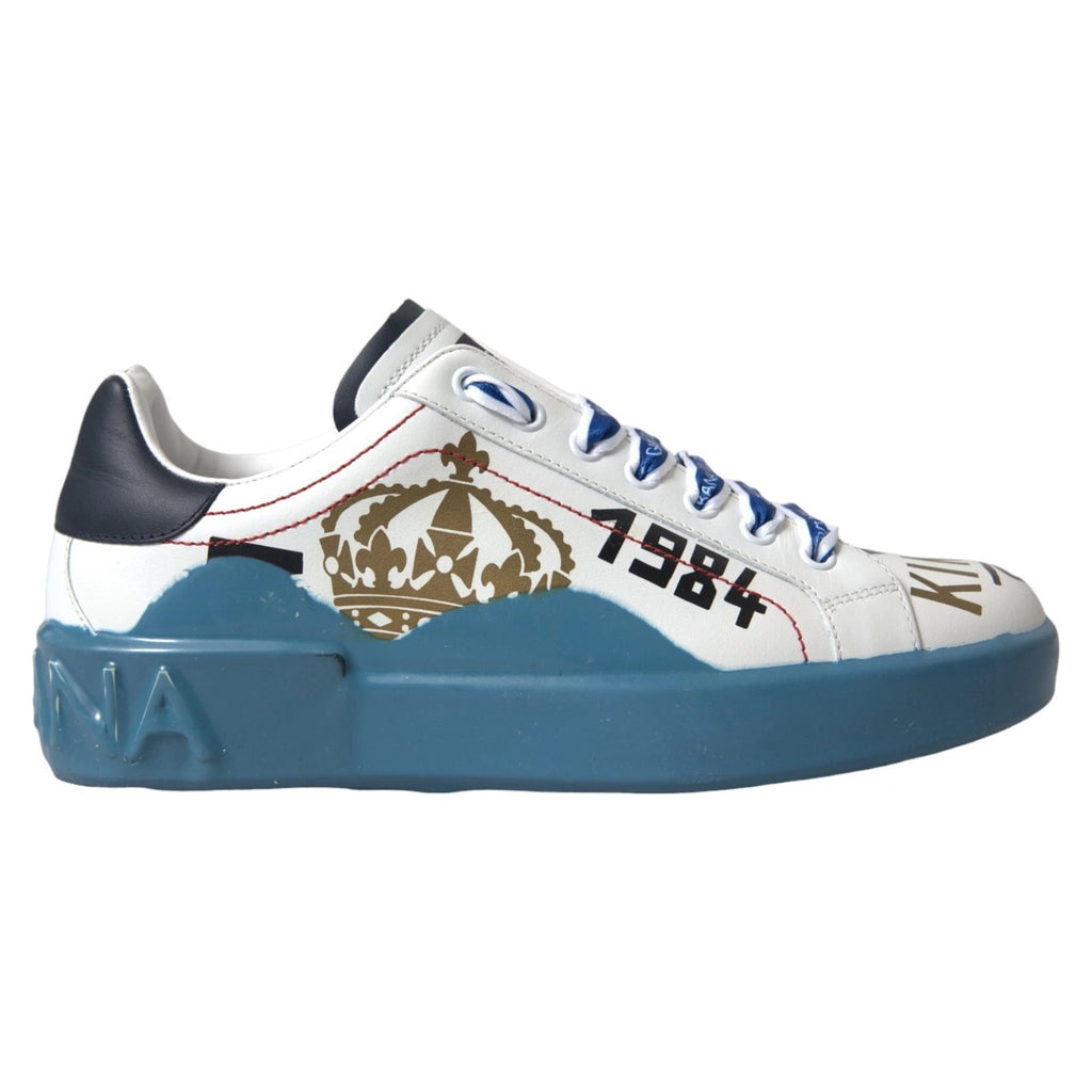 Sneakers Portofino imprimées en bleu et blanc de Dolce & Gabbana, style décontracté et élégant, vue de face sur fond neutre.