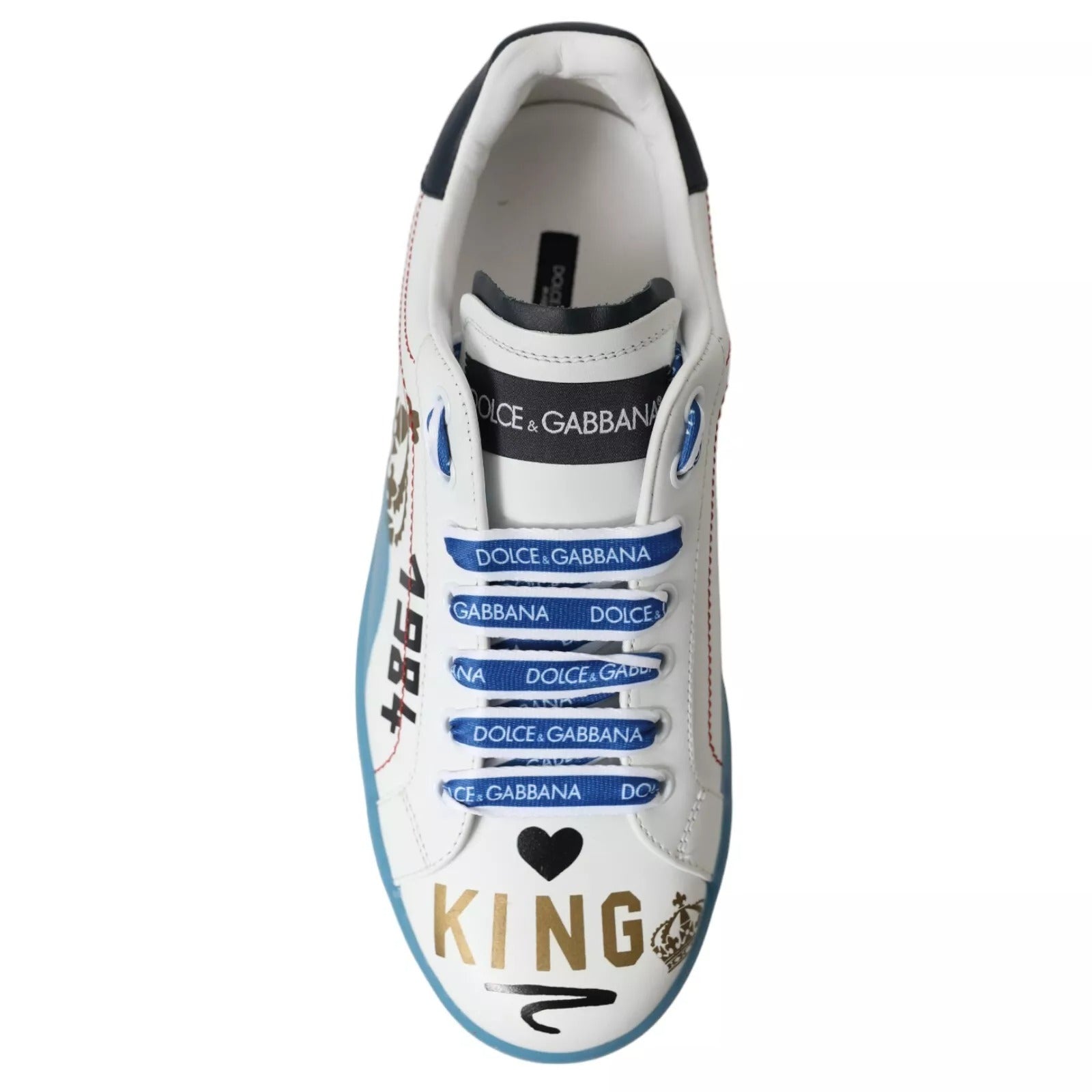 Chaussures sneakers Dolce & Gabbana Portofino à imprimé bleu et blanc, décontractées et tendance, vues en gros plan.