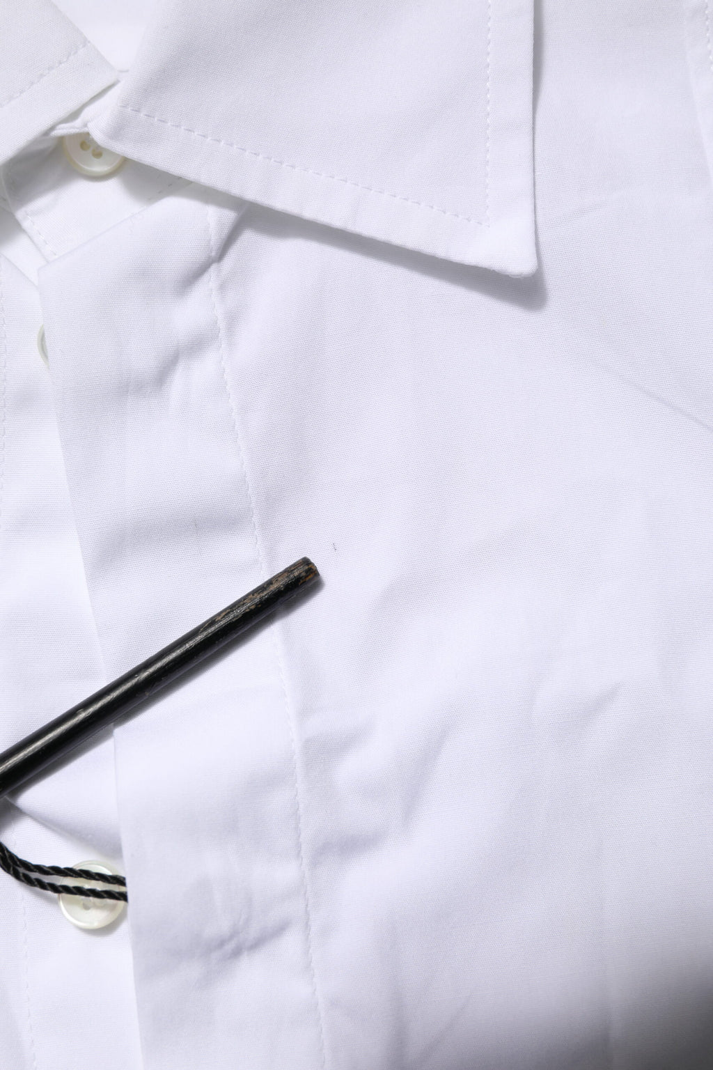 Chemise habillée en coton popeline blanc de Dolce & Gabbana pour homme, avec col classique et boutons élégants.