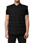 Veste sans manches Dolce & Gabbana noire avec logo, plaque décorative, modèle parka élégante, vue de face.