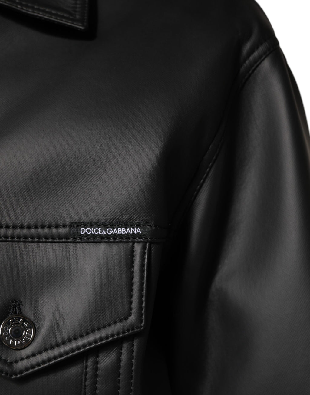 Veste noire en polyester à boutons de style biker Dolce & Gabbana, vue de face, avec détails de la veste visible.