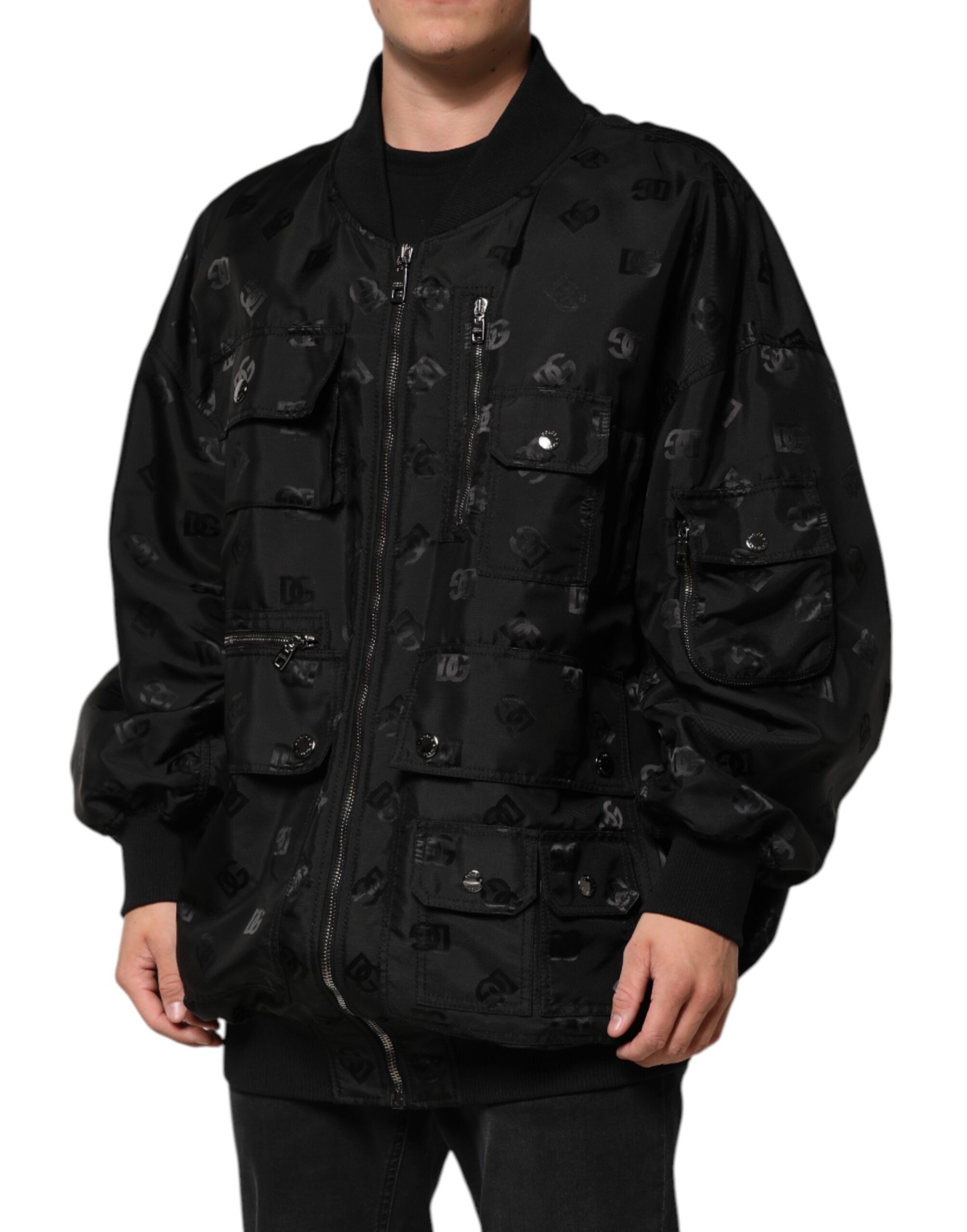 Veste noire Dolce & Gabbana Cargo Windbreaker Logo Mania avec logo visible, style décontracté et détails modernes.