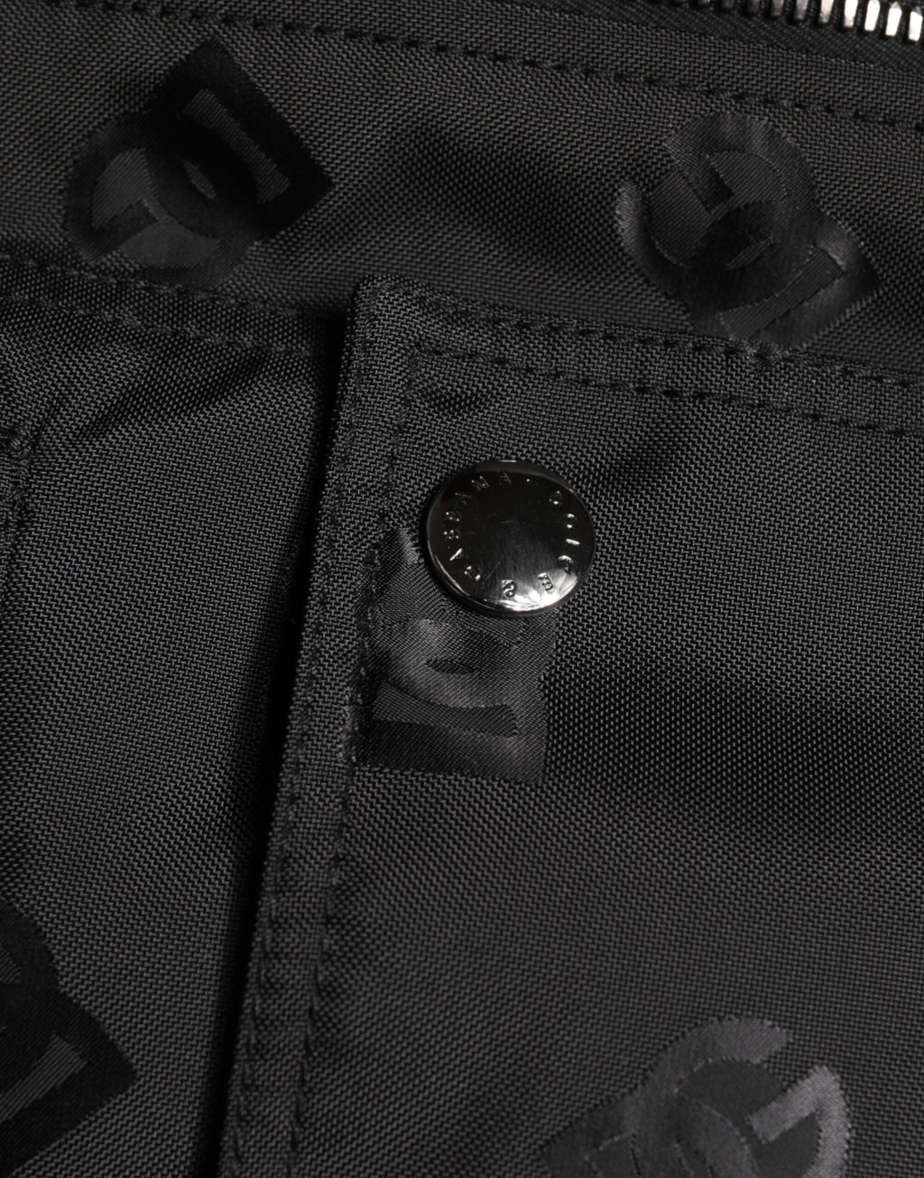 Veste coupe-vent noire Dolce & Gabbana Cargo Windbreaker Logo Mania avec logo visible, détails modernes et style urbain.