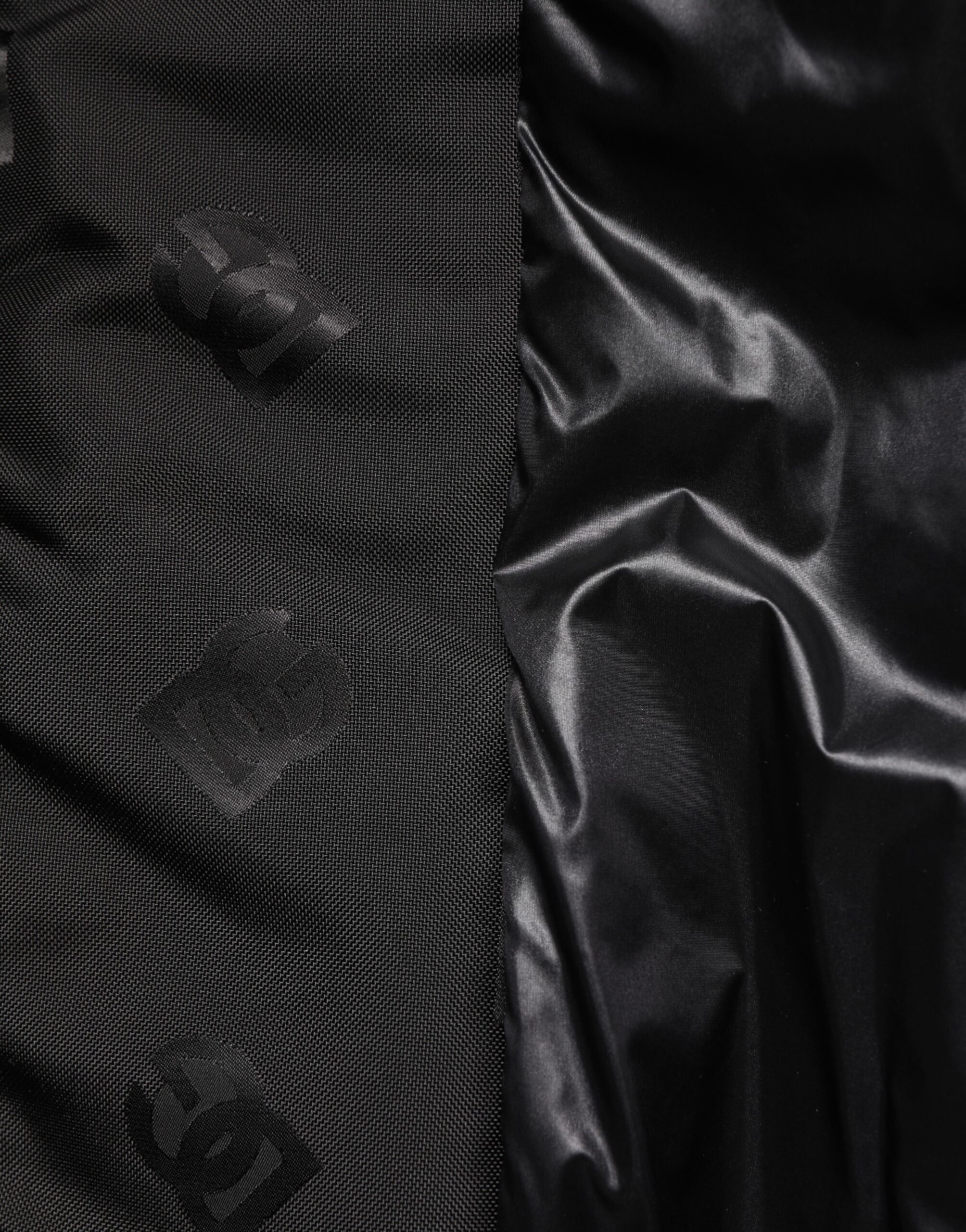 Veste windbreaker noire Dolce & Gabbana Cargo Logo Mania avec détails de logo et design décontracté.
