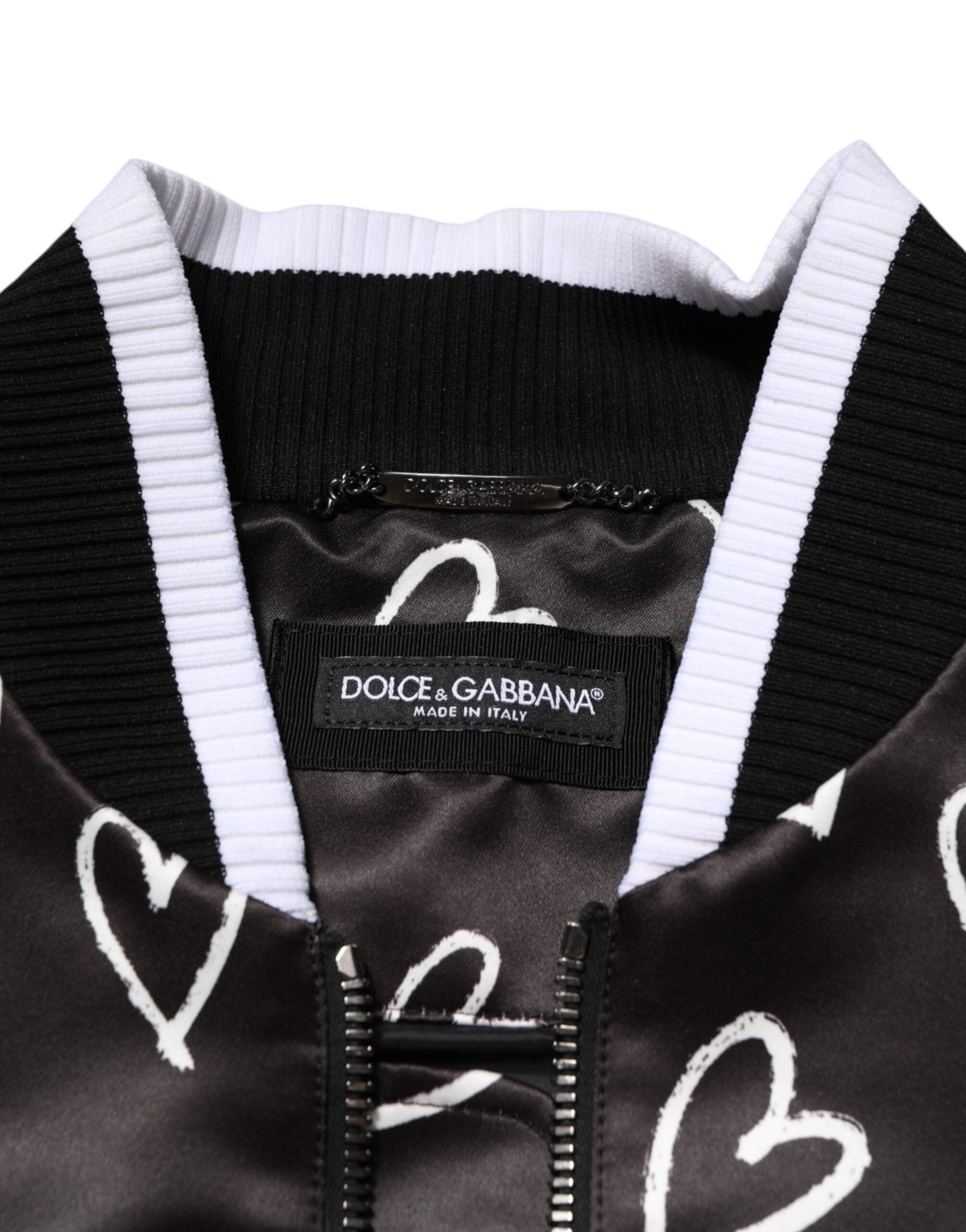 Veste bomber noire en polyester Dolce & Gabbana avec imprimé cœur rouge et blanc, style élégant et tendance.