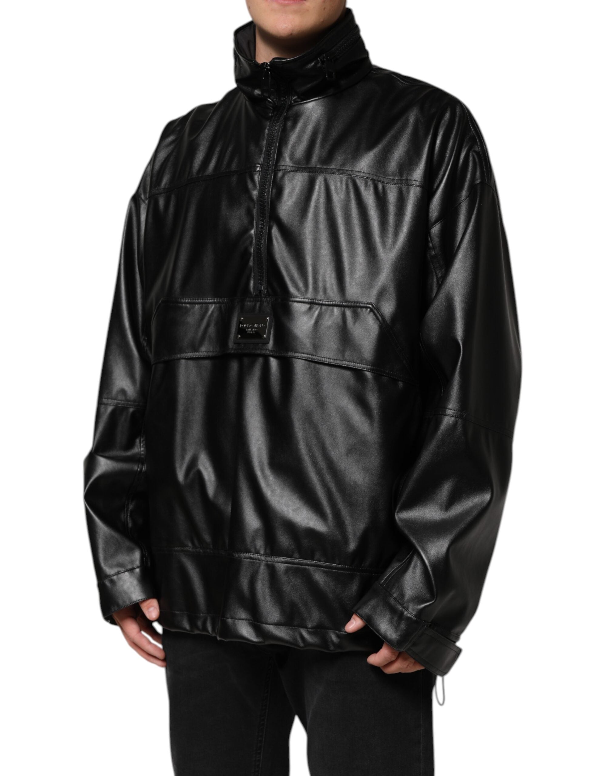 Veste bomber en polyester noir Dolce & Gabbana avec plaque logo, détails élégants et style moderne visible sur l'image.
