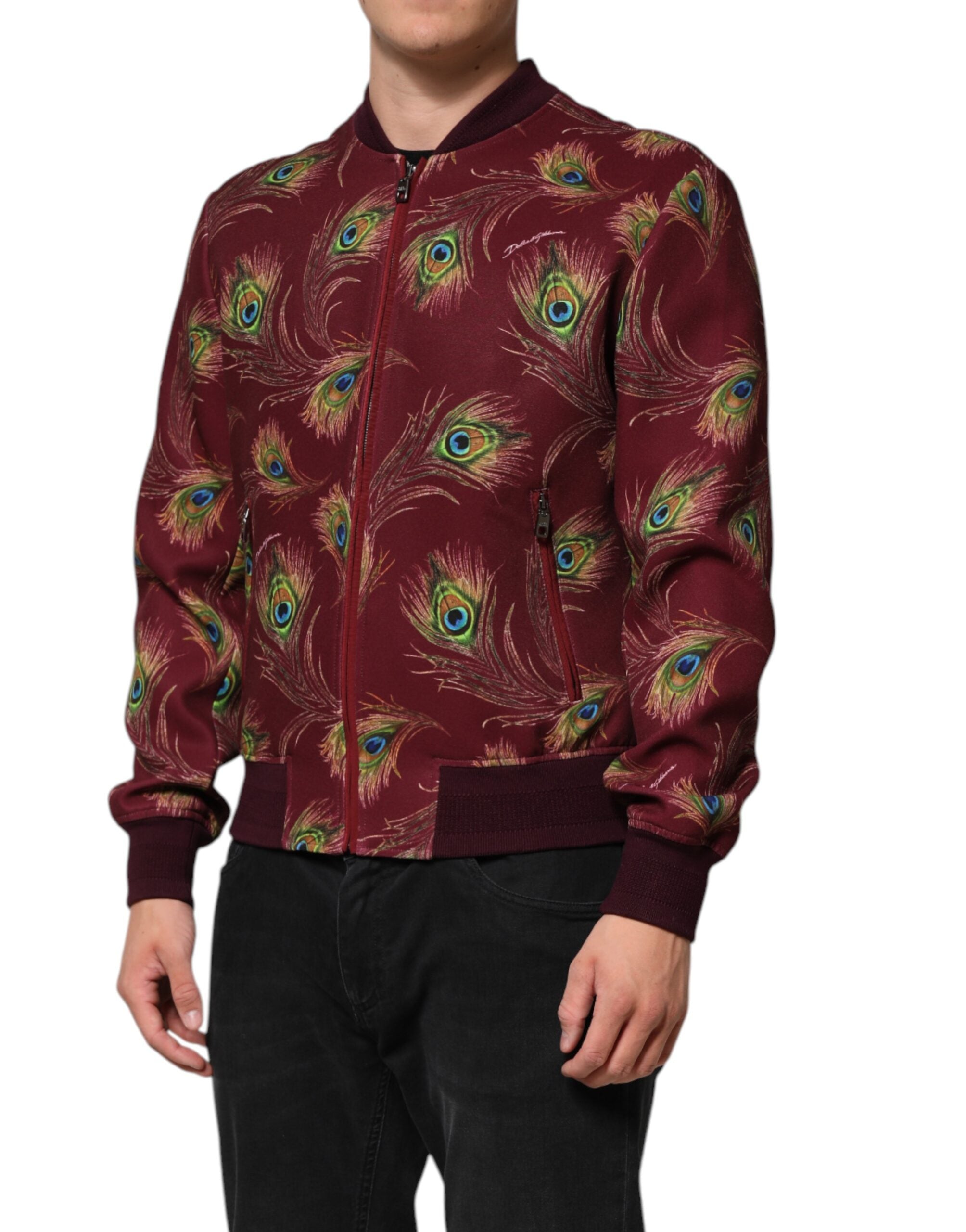 Veste bomber Dolce & Gabbana en tissu marron avec motif plumes de paon, coupe moderne et détails élégants.