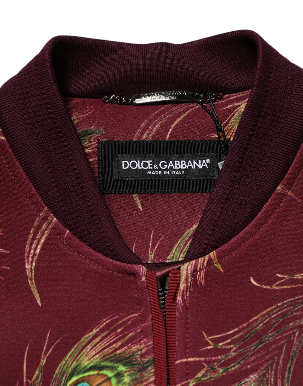 Veste bomber Dolce & Gabbana en tissu marron avec imprimé plumes de paon, style élégant et sophistiqué.
