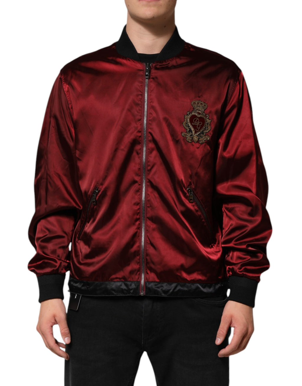 Veste en nylon bordeaux Dolce & Gabbana avec broderie en forme de couronne DG, style élégant et distinctif.