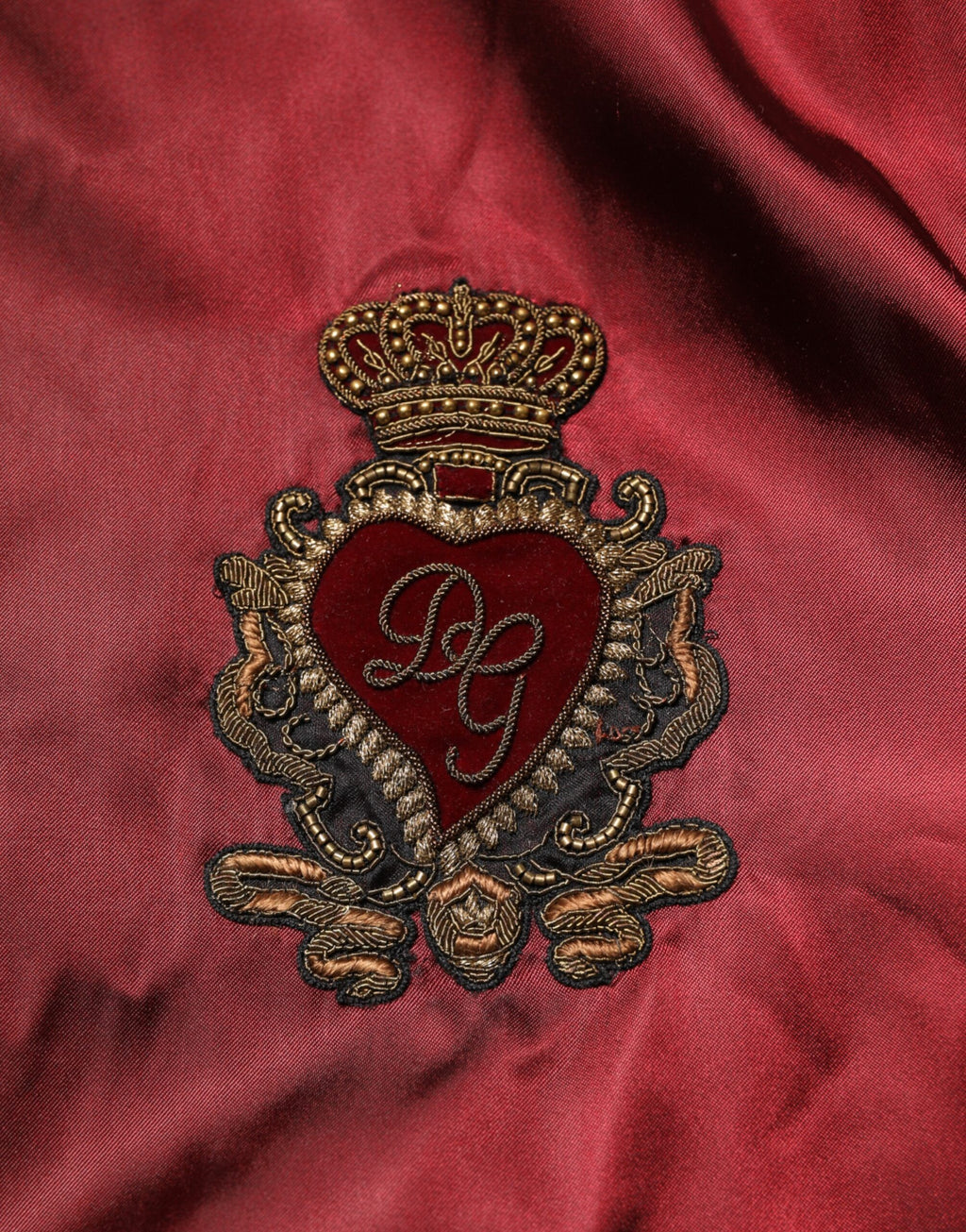 Veste en nylon marron foncé Dolce & Gabbana avec broderie DG Crown, style élégant et moderne.