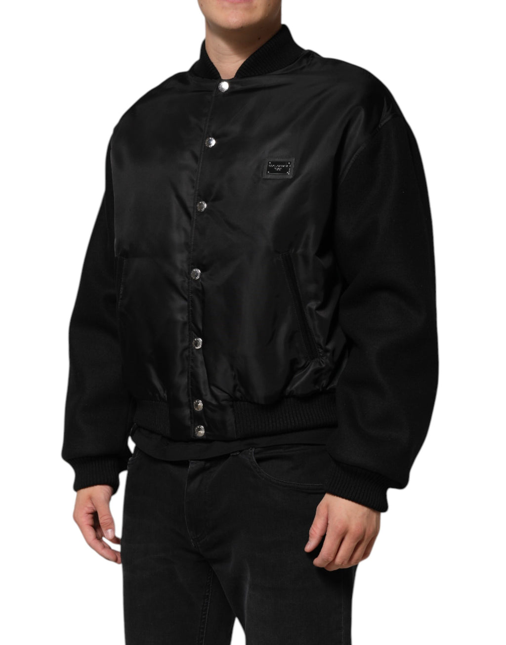 Veste bomber noire en polyester Dolce & Gabbana avec plaque logo, style moderne et détails élégants.
