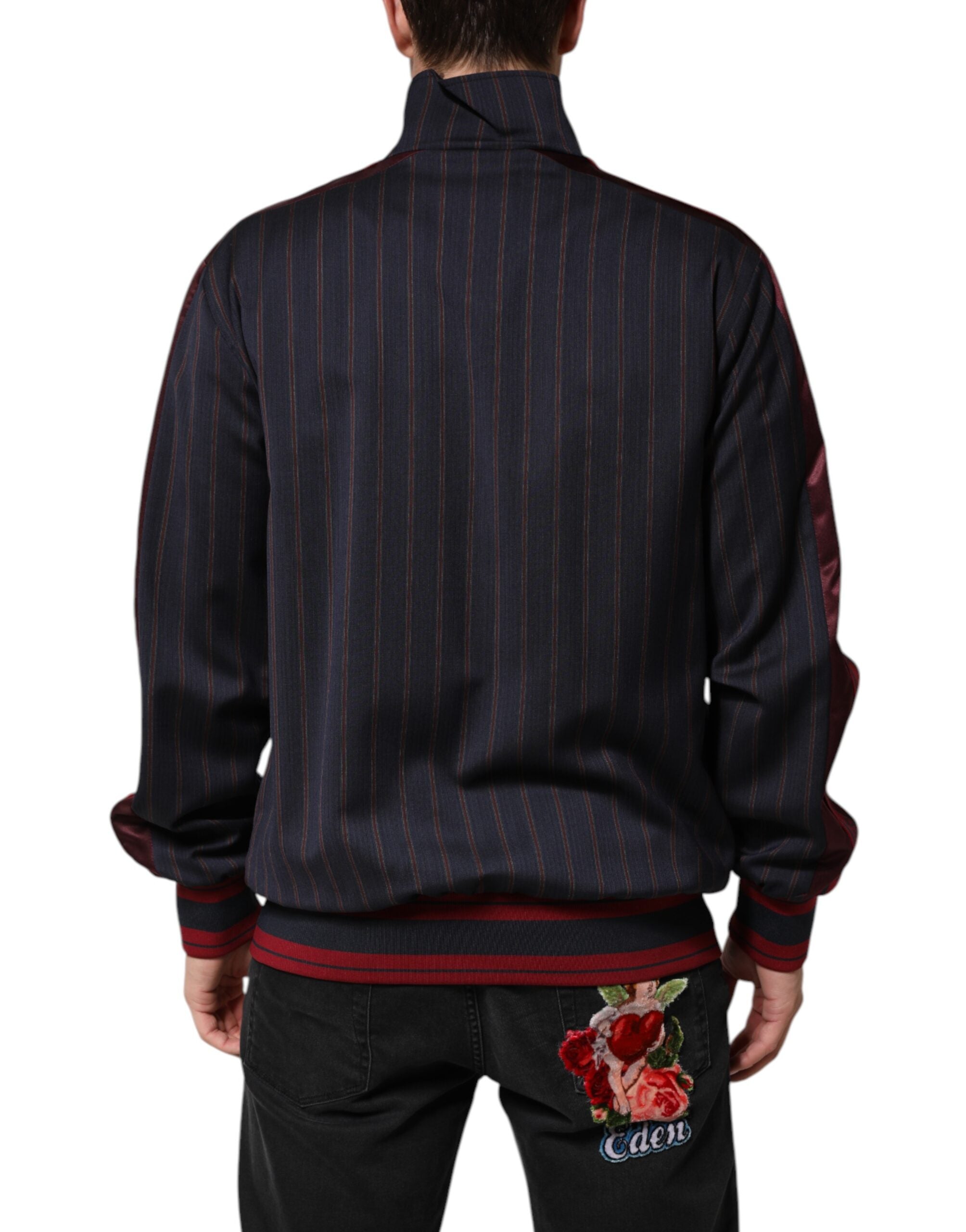 Veste pleine de zip Dolce & Gabbana avec rayures bleues et rouges, logo plaque sur le devant, style élégant et décontracté.