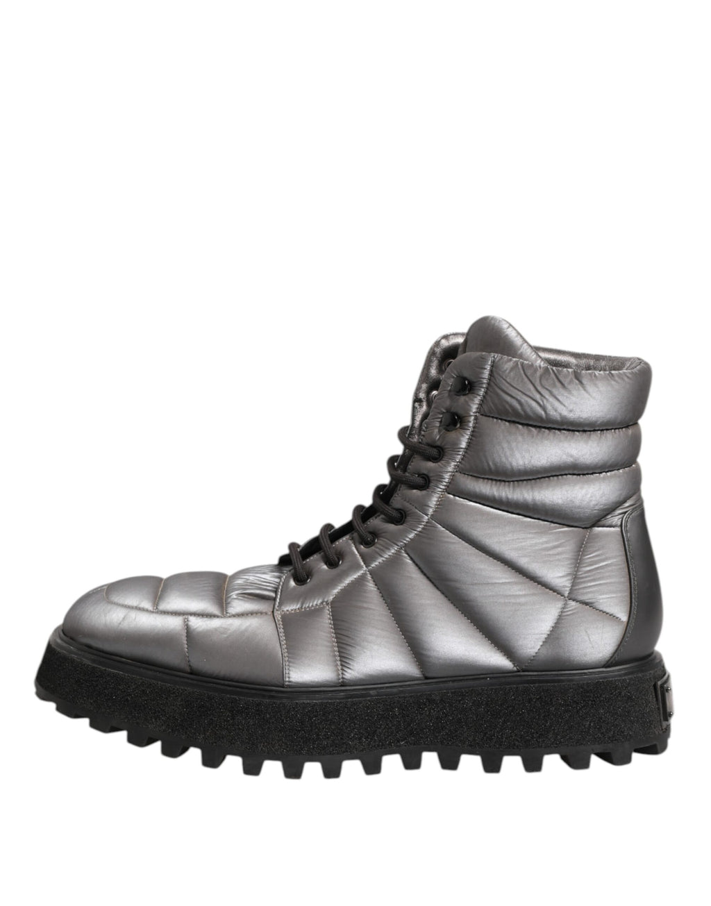 Bottes en cuir argenté Dolce & Gabbana, mi-mollet, rembourrées, avec lacets, mode élégante et sophistiquée.
