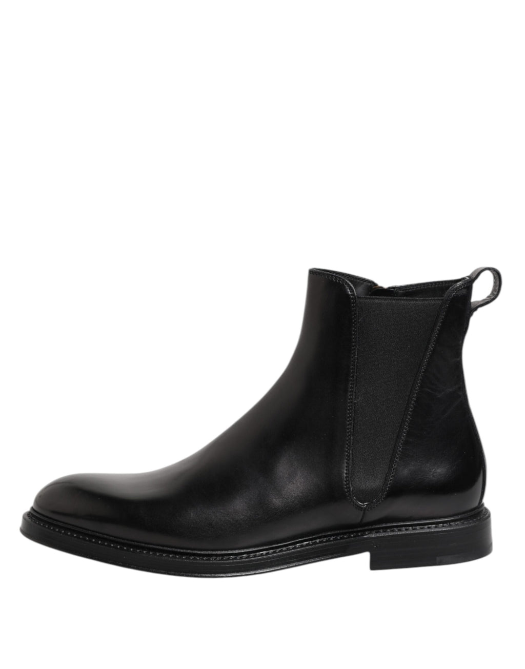 Bottes Chelsea noires en cuir pour mollets moyens de Dolce & Gabbana, élégantes et sophistiquées, visibles en gros plan.