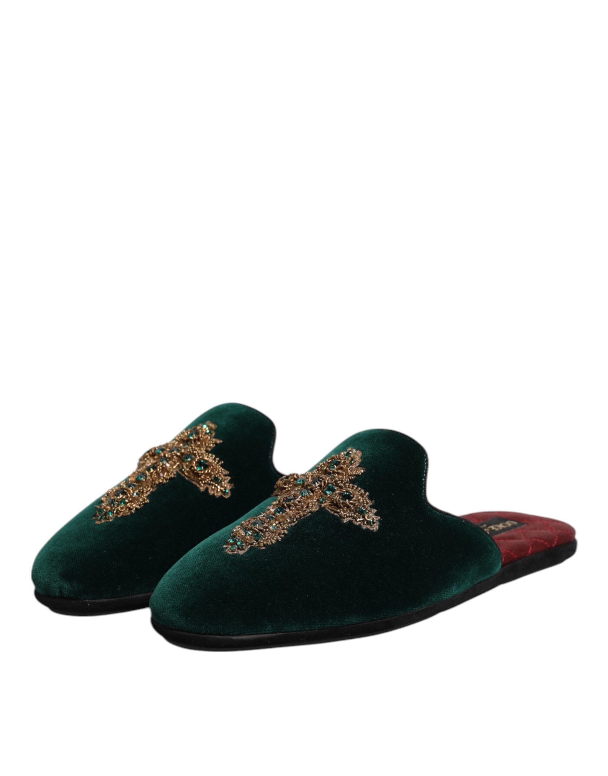 Chaussures slippers Dolce & Gabbana en velours vert avec embellissements croisés, élégantes et confortables.