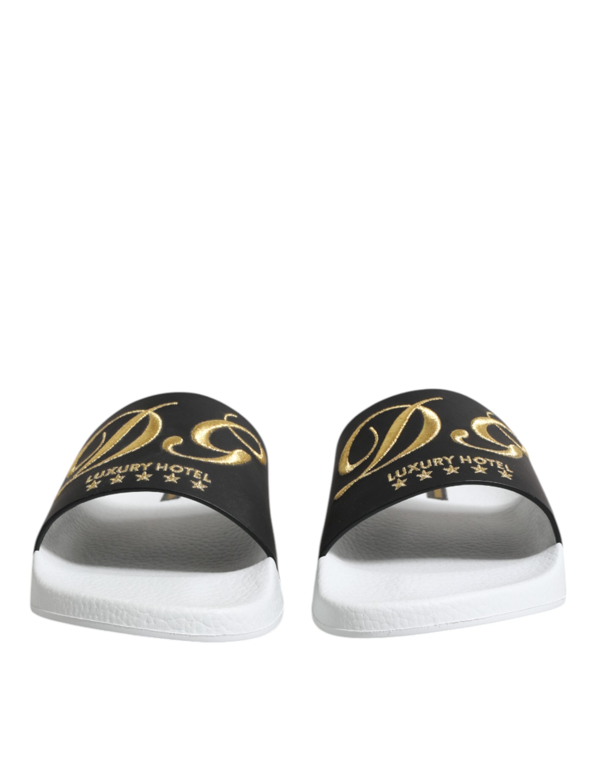 Sandales en cuir blanc et noir Dolce & Gabbana pour plage, chaussures élégantes pour la plage et la détente.