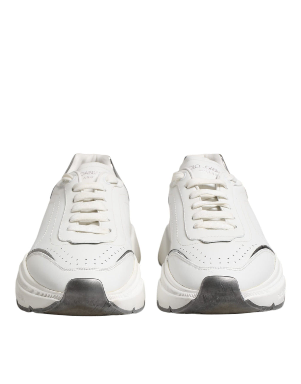 Chaussures sneakers basses blanches Dolce & Gabbana Daymaster en cuir, style décontracté et élégant.