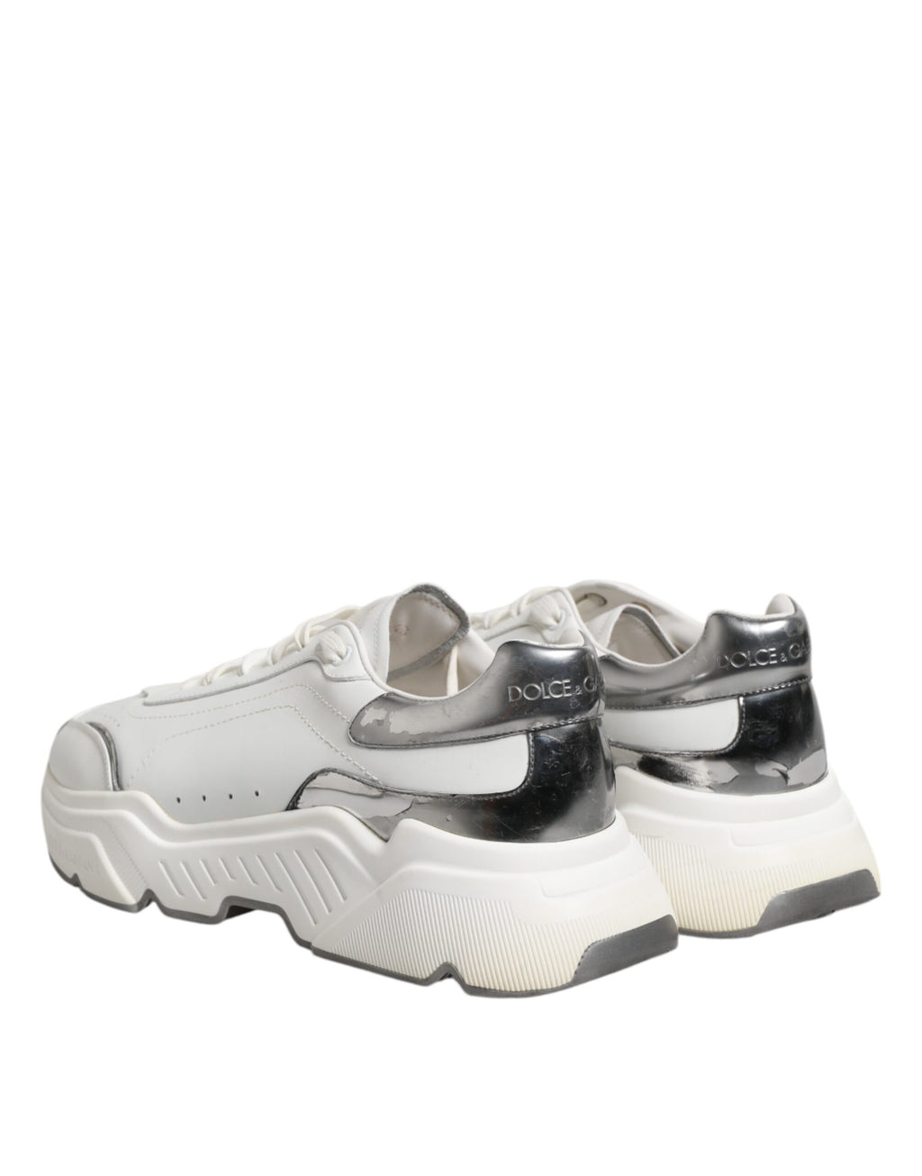 Chaussures sneakers basses en cuir blanc Dolce & Gabbana Daymaster, avec semelle blanche et design élégant.