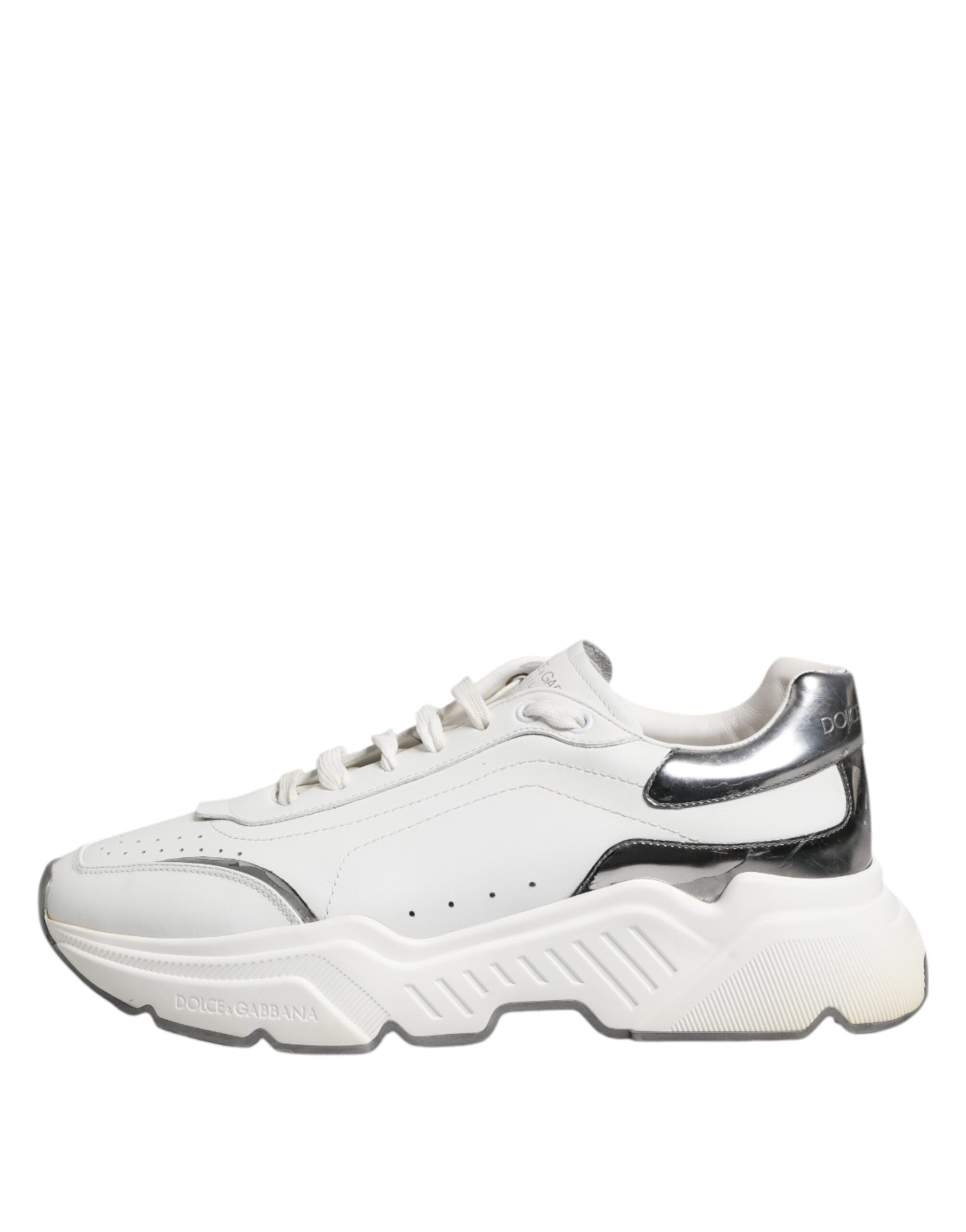 Chaussures basses Dolce & Gabbana Daymaster en cuir blanc, sneakers élégants pour homme, vue de face.