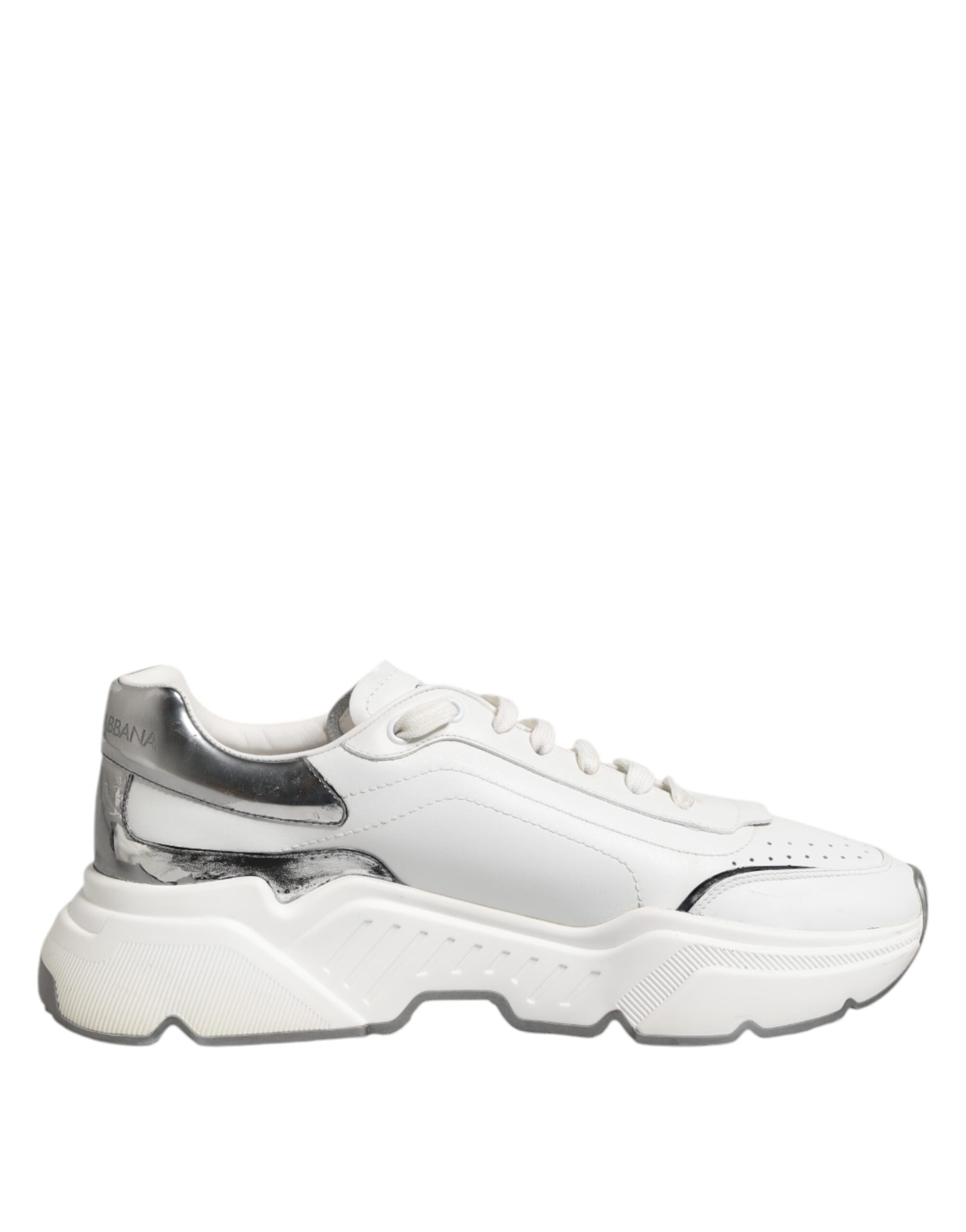 Chaussures sneakers basses en cuir blanc Dolce & Gabbana Daymaster, style élégant avec détails en cuir noir.