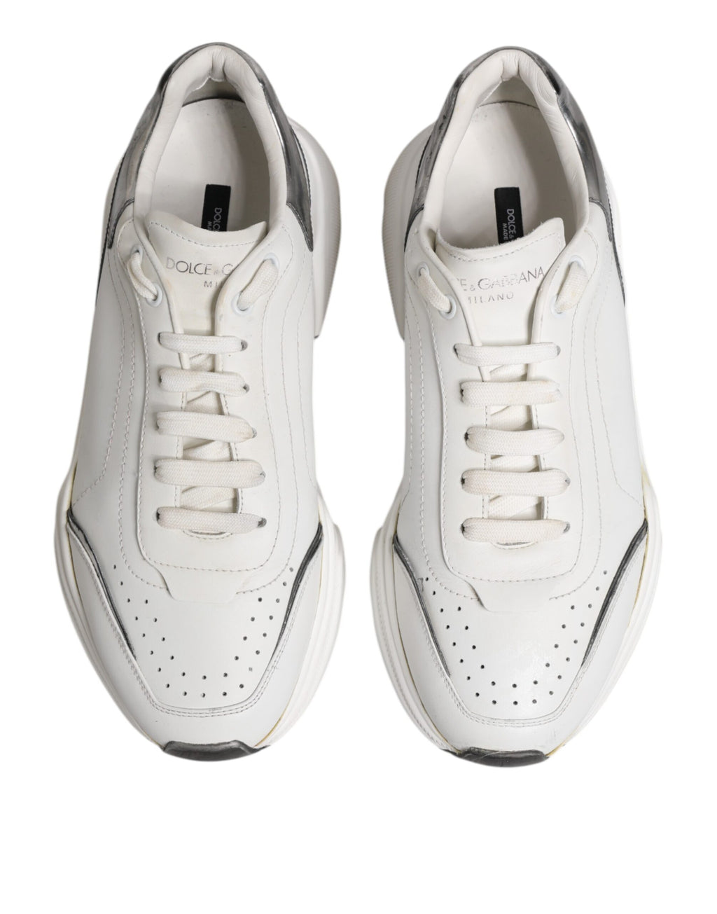 Chaussures sneakers basses Daymaster en cuir blanc de Dolce & Gabbana, style élégant et moderne.