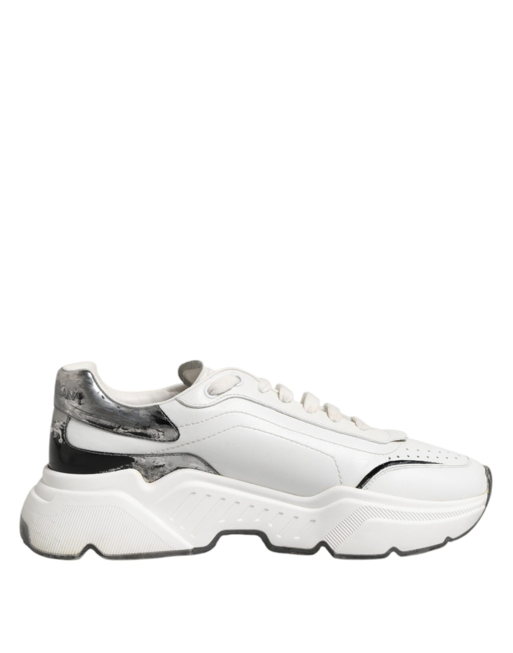 Chaussures sneakers basses Dolce & Gabbana Daymaster en cuir blanc, style décontracté et élégant, vue de face.