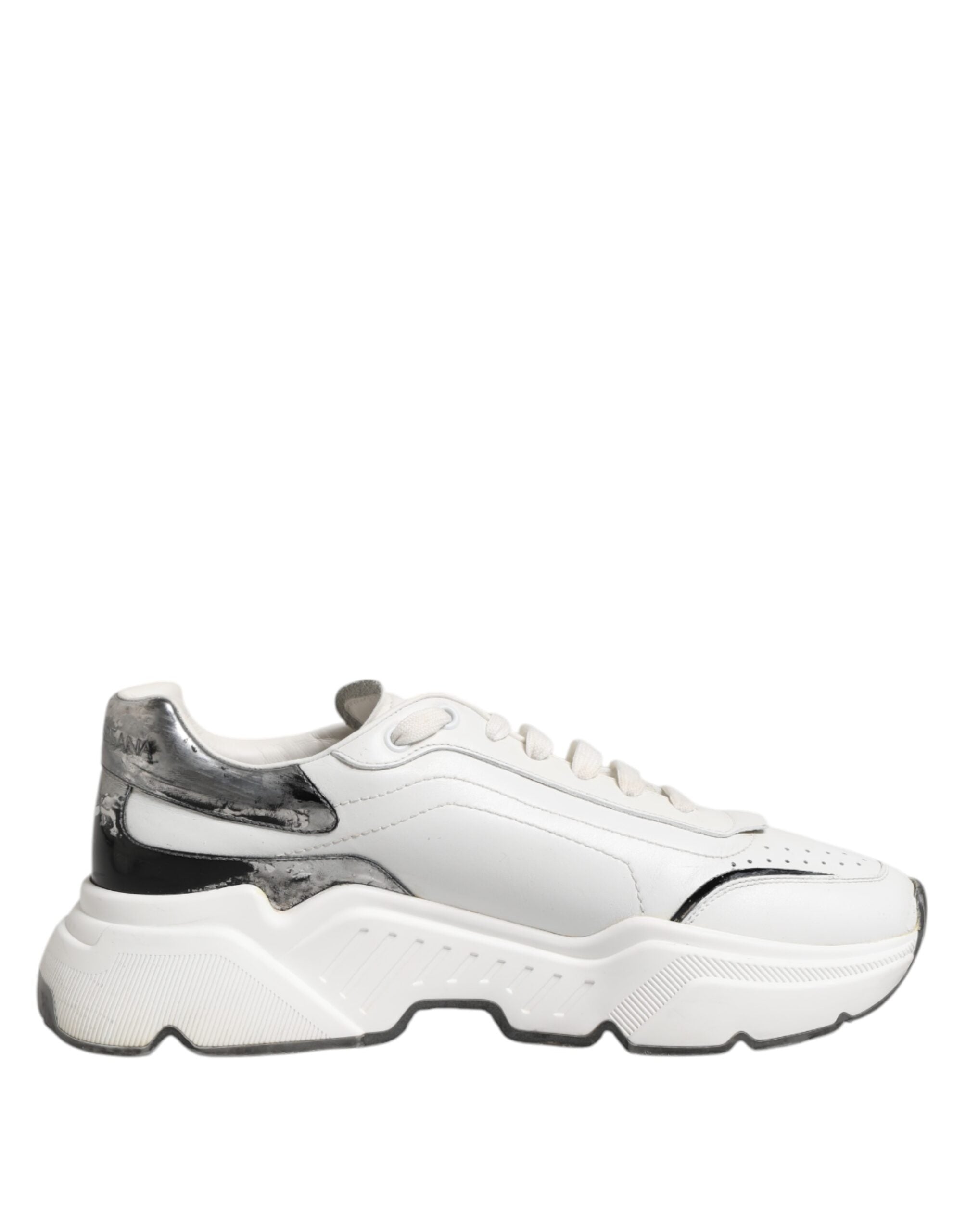 Basket Dolce & Gabbana Daymaster en cuir blanc, sneakers basses élégantes avec semelle blanche.
