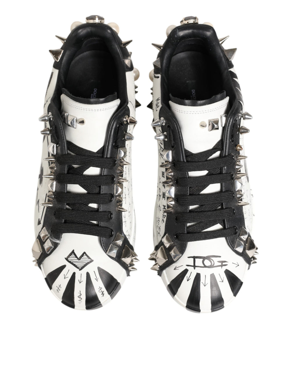 Chaussures sneakers basses blanches Dolce & Gabbana avec studs et imprimé floral, style décontracté et tendance.