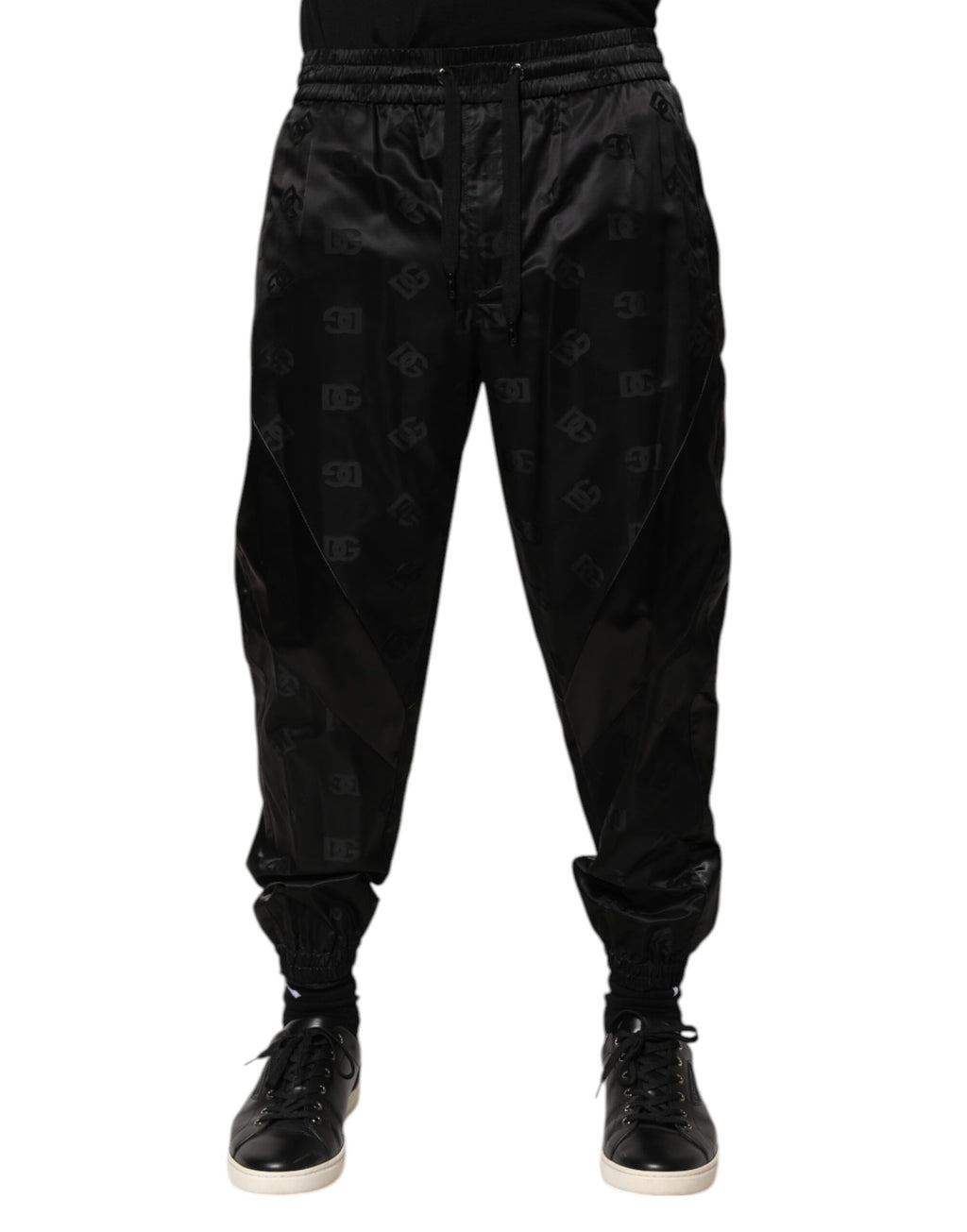 Pantalon jogger homme Dolce & Gabbana noir avec logo DG imprimé, style décontracté et moderne.