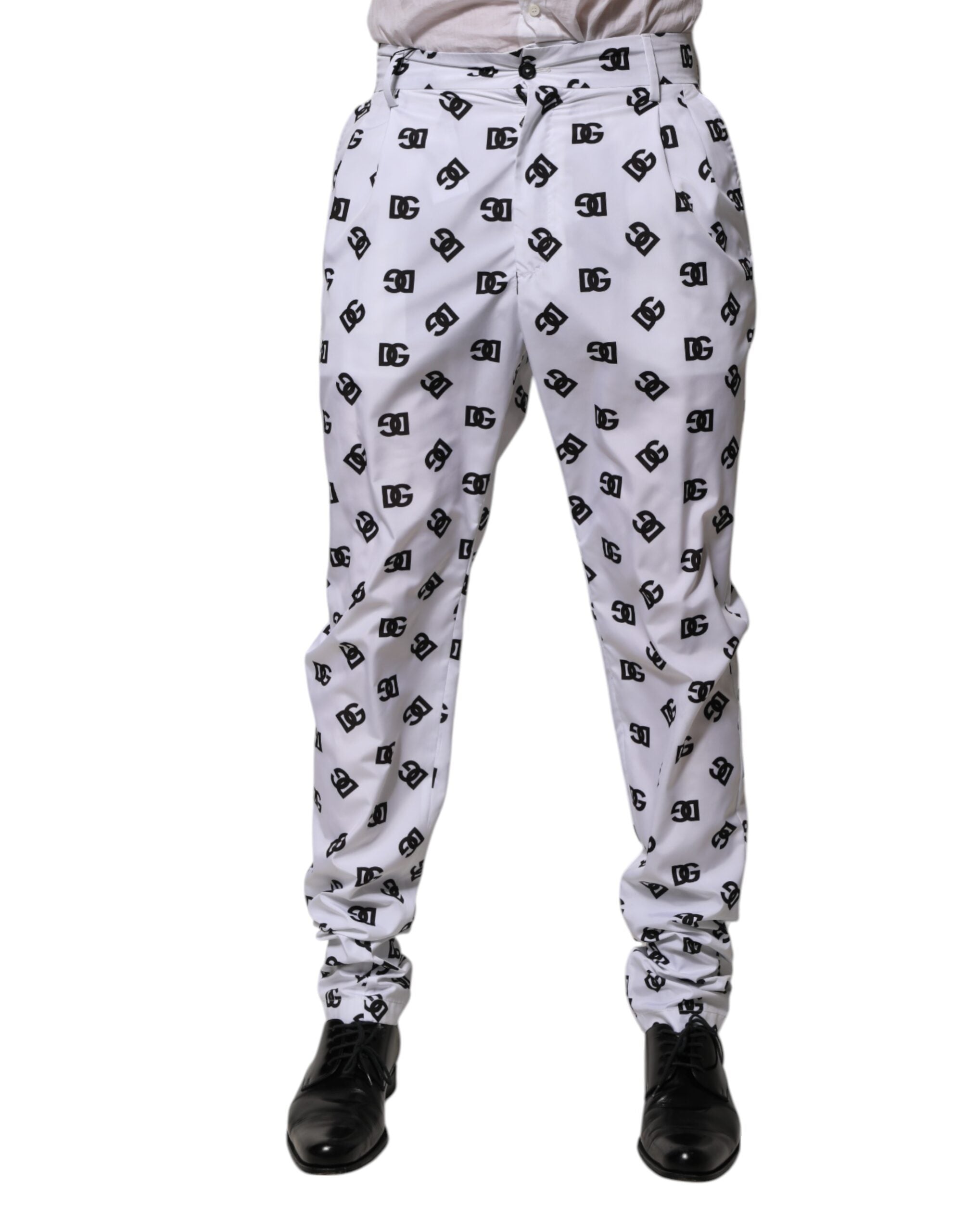 Pantalon skinny en denim blanc Dolce & Gabbana avec logo en coton, ajusté et moderne, visible dans l’image.