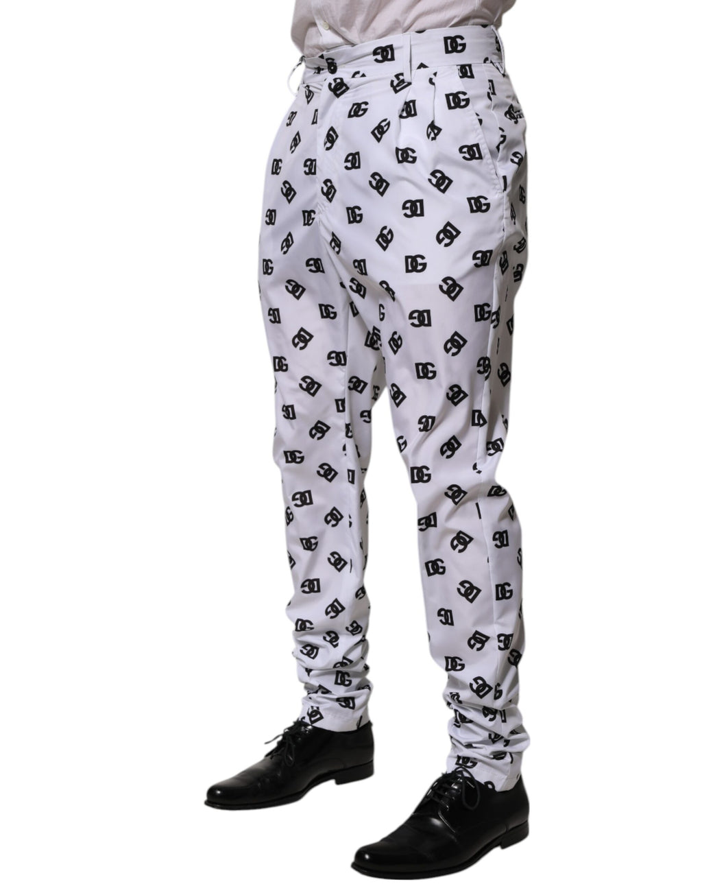 Pantalon skinny en denim blanc Dolce & Gabbana avec logo en coton, vue de face sur un mannequin.