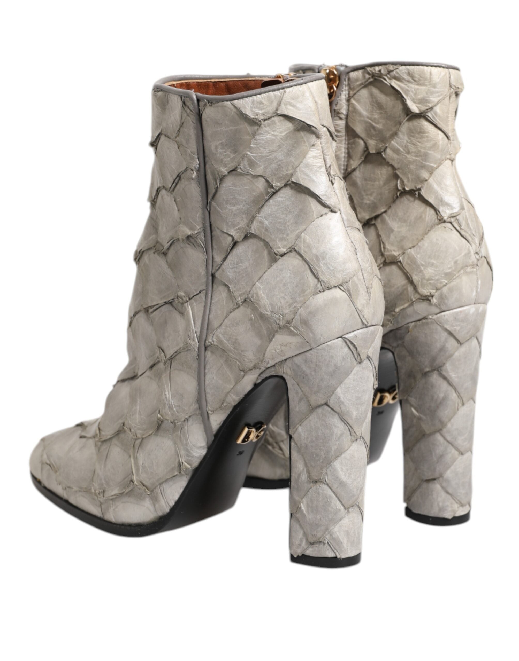 Chaussures Dolce & Gabbana en cuir blanc, talons et bottines à la cheville, élégantes et sophistiquées.