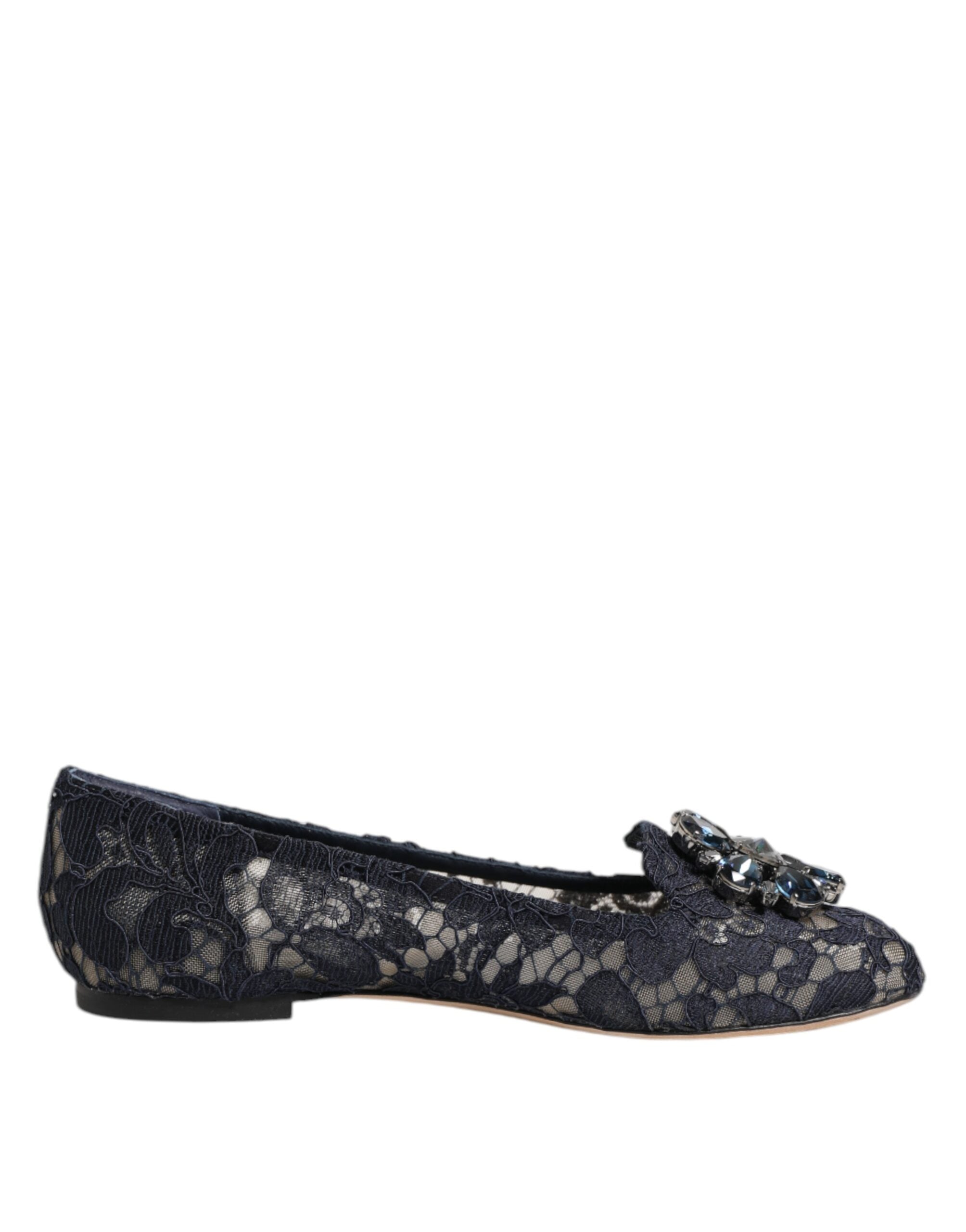 Chaussures plates Dolce & Gabbana Taormina en dentelle bleue avec cristaux, élégantes et ornées de détails raffinés.