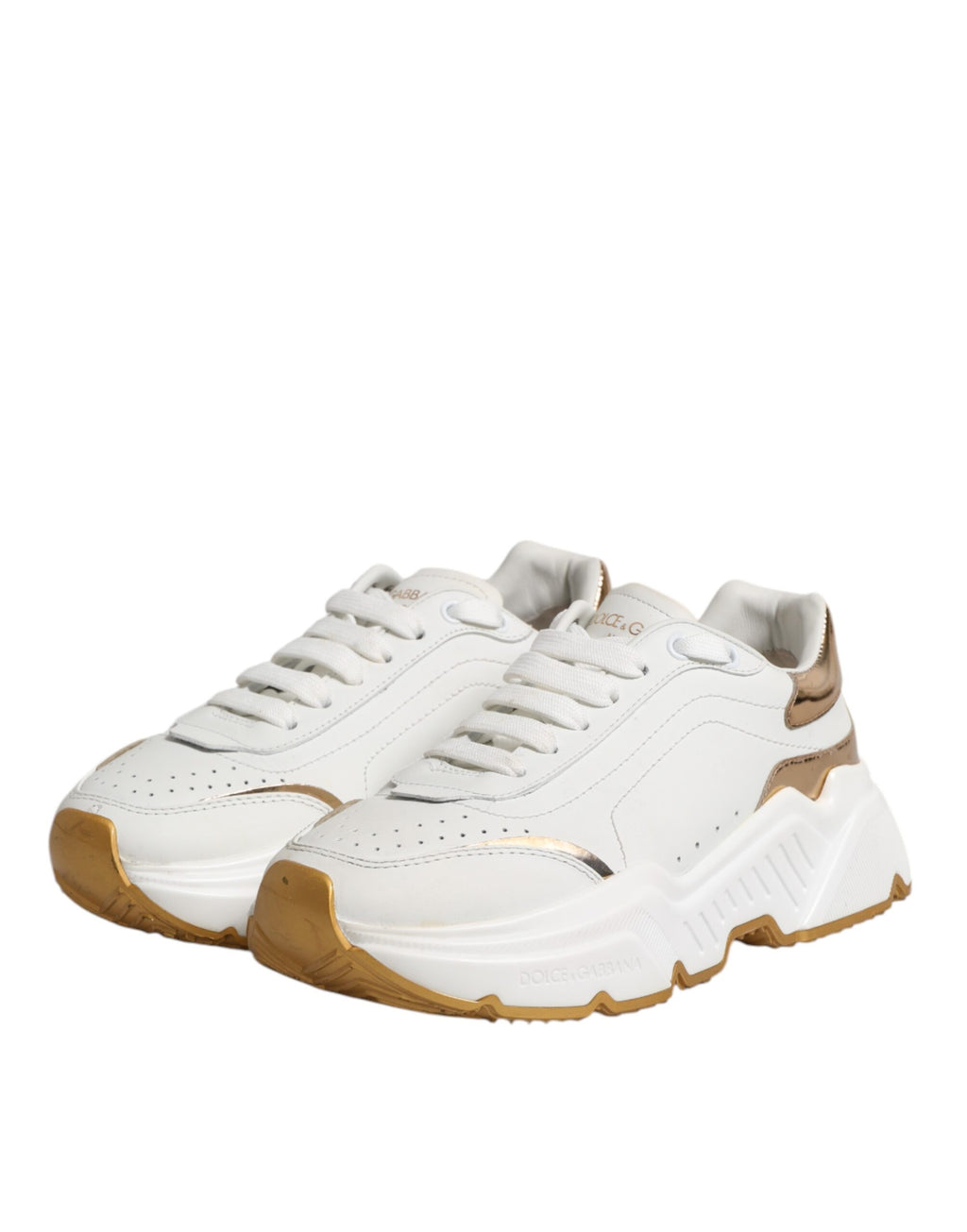 Chaussures sneakers basses Dolce & Gabbana Daymaster en or blanc, vue de face avec détails élégants en cuir et design moderne.