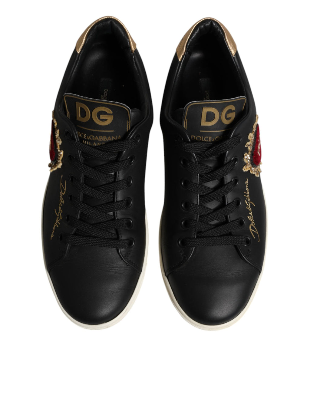 Chaussures sneakers Dolce & Gabbana en cuir noir avec motif cœur sacré, vue de face.