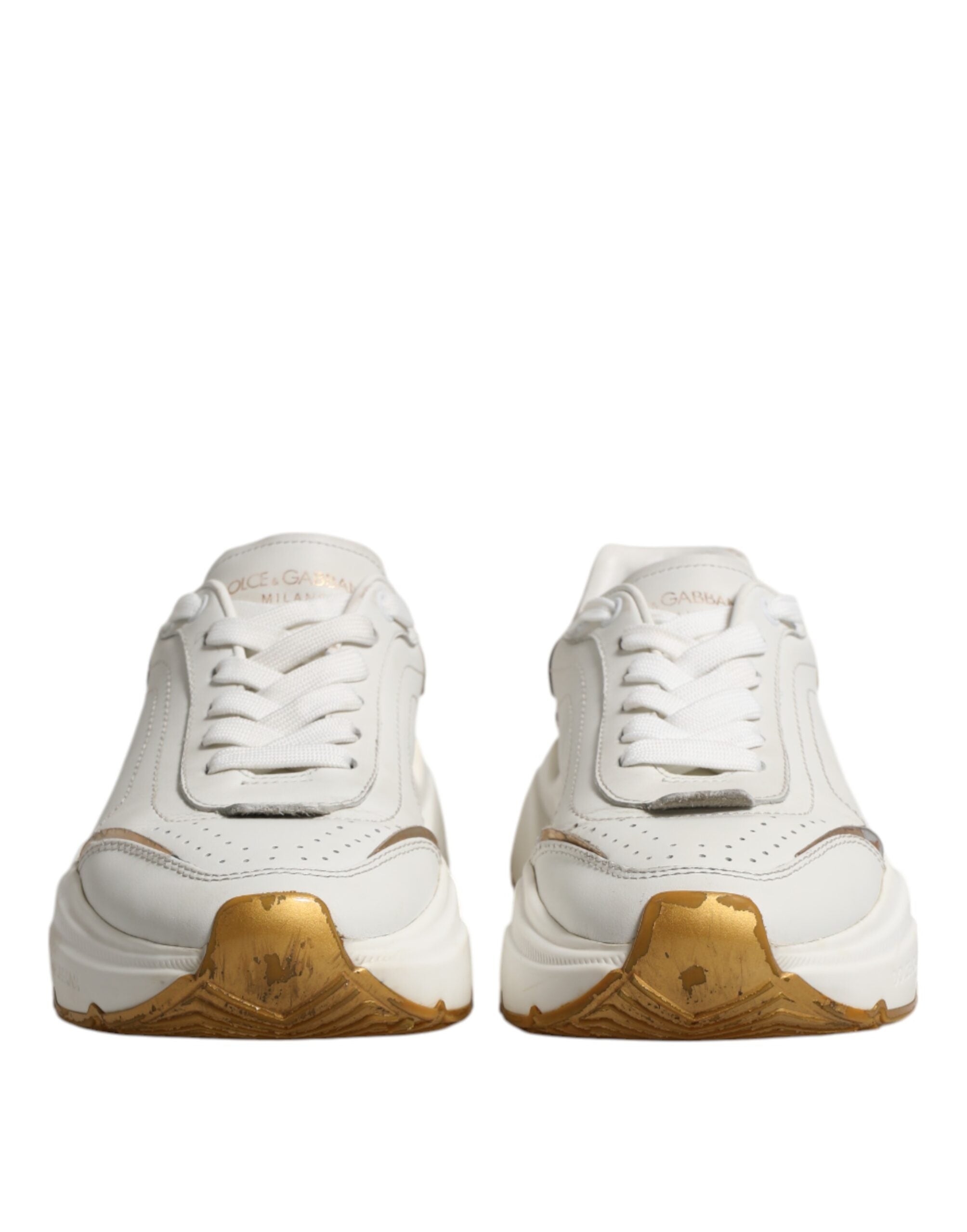 Chaussures basses Dolce & Gabbana Daymaster en or blanc, sneakers élégants pour un style décontracté et sophistiqué.