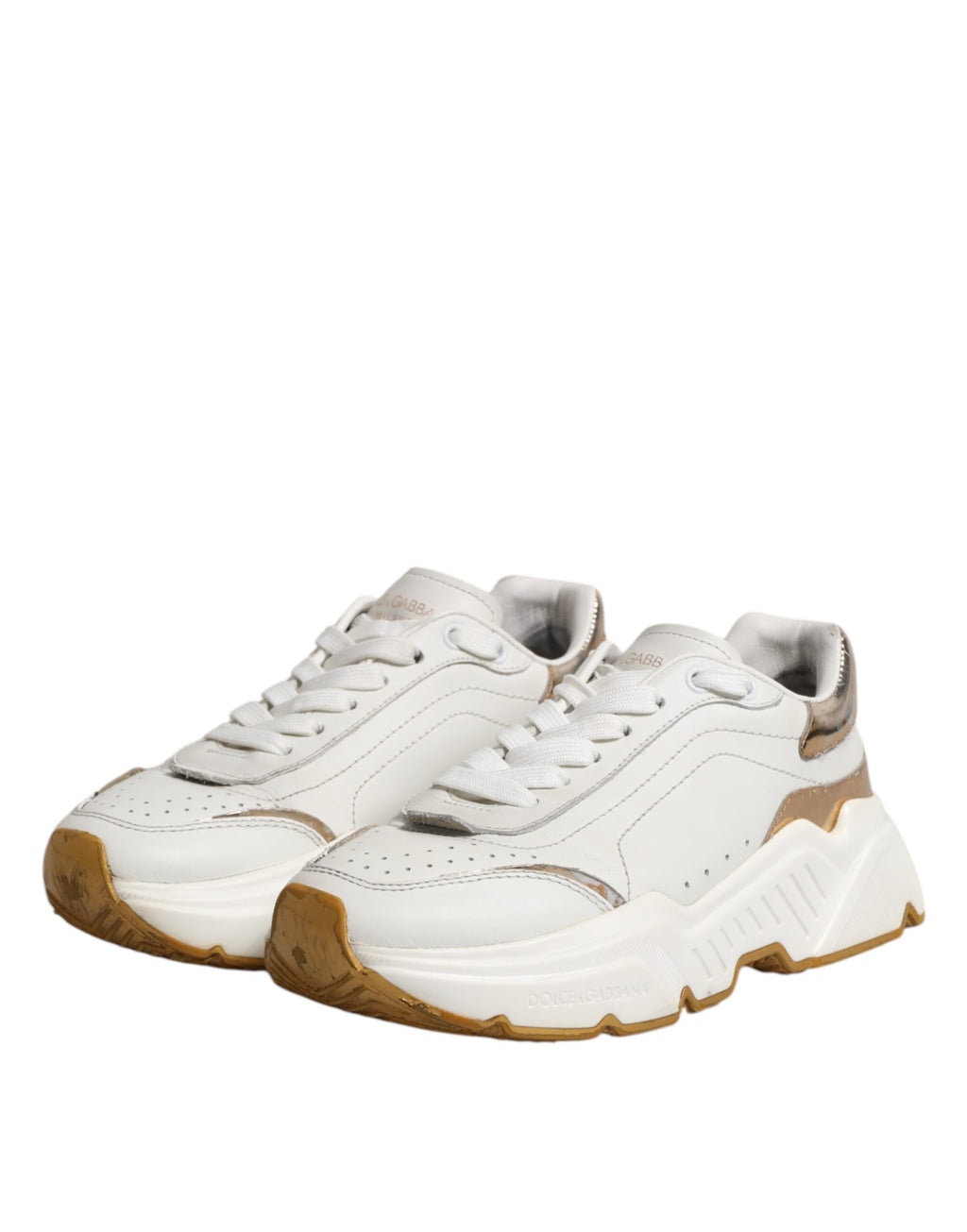 Chaussures sneakers basses Dolce & Gabbana Daymaster en or blanc, vue de face avec détails en cuir et design élégant