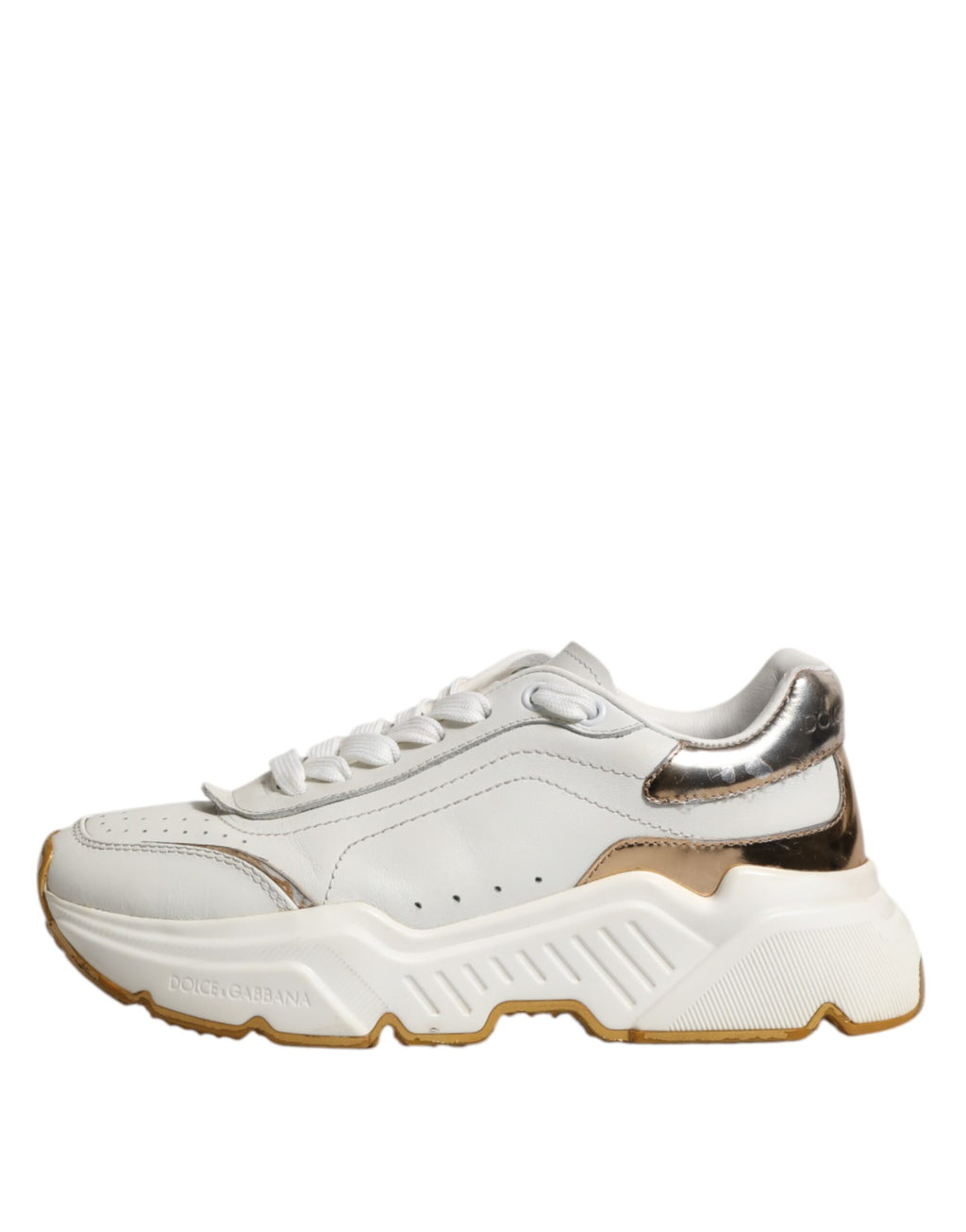 Chaussures Dolce & Gabbana Daymaster blanches en or, baskets basses en cuir avec détails élégants, vue de face.