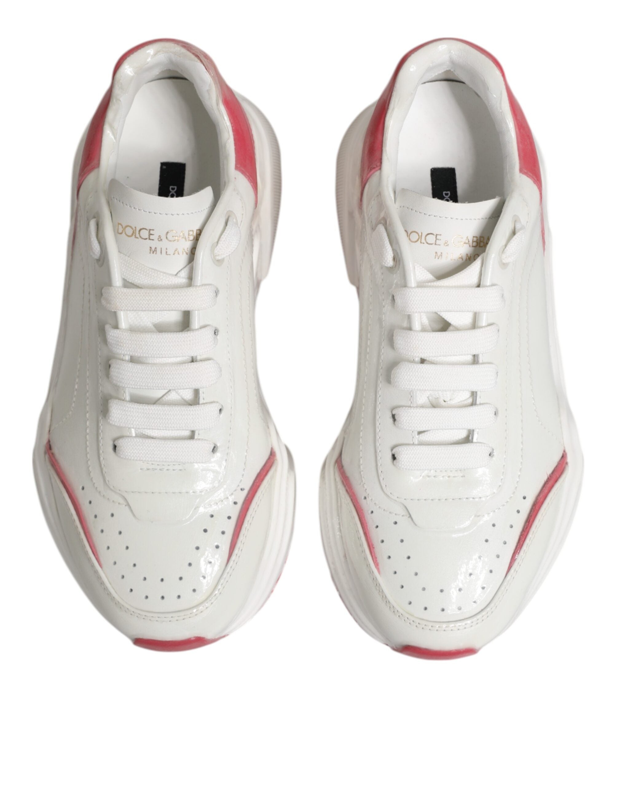 Chaussures basses Dolce & Gabbana Daymaster en blanc et rose, baskets élégantes pour femmes, vue de face.