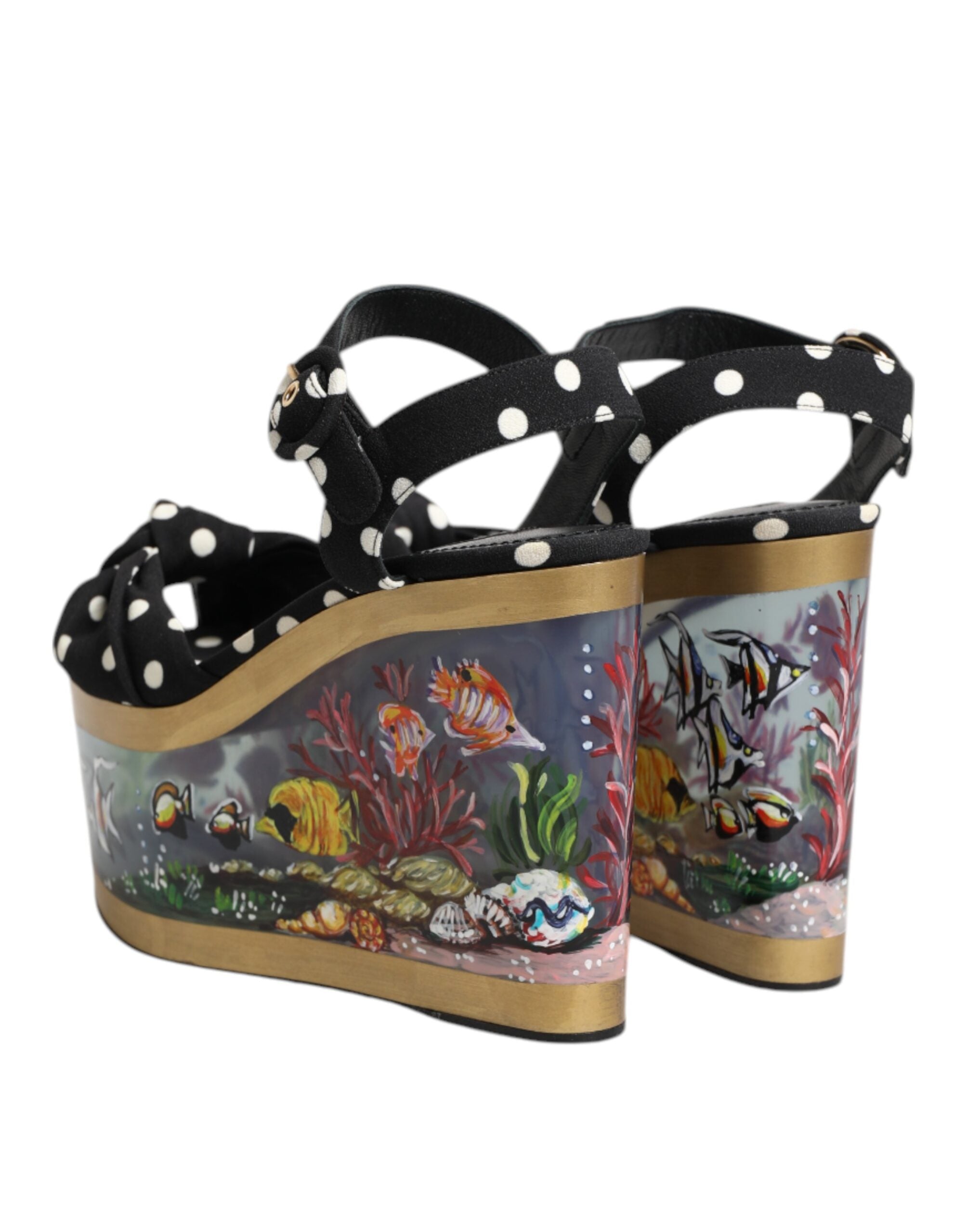 Sandales compensées Dolce & Gabbana à pois multicolores et motif poisson, en cuir avec semelle en corde.
