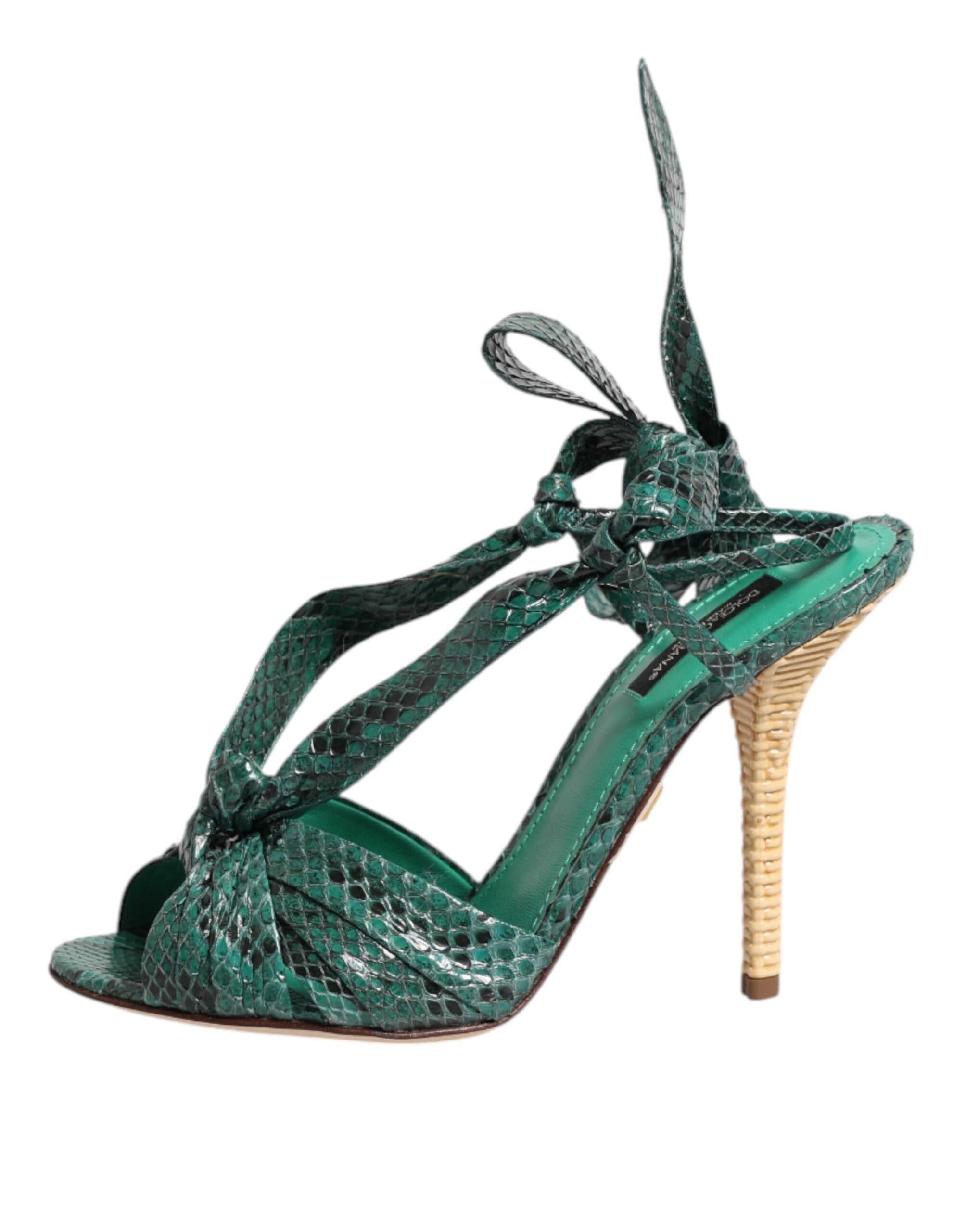 Sandales à talons en cuir de python vert de Dolce & Gabbana, chaussures élégantes et sophistiquées.
