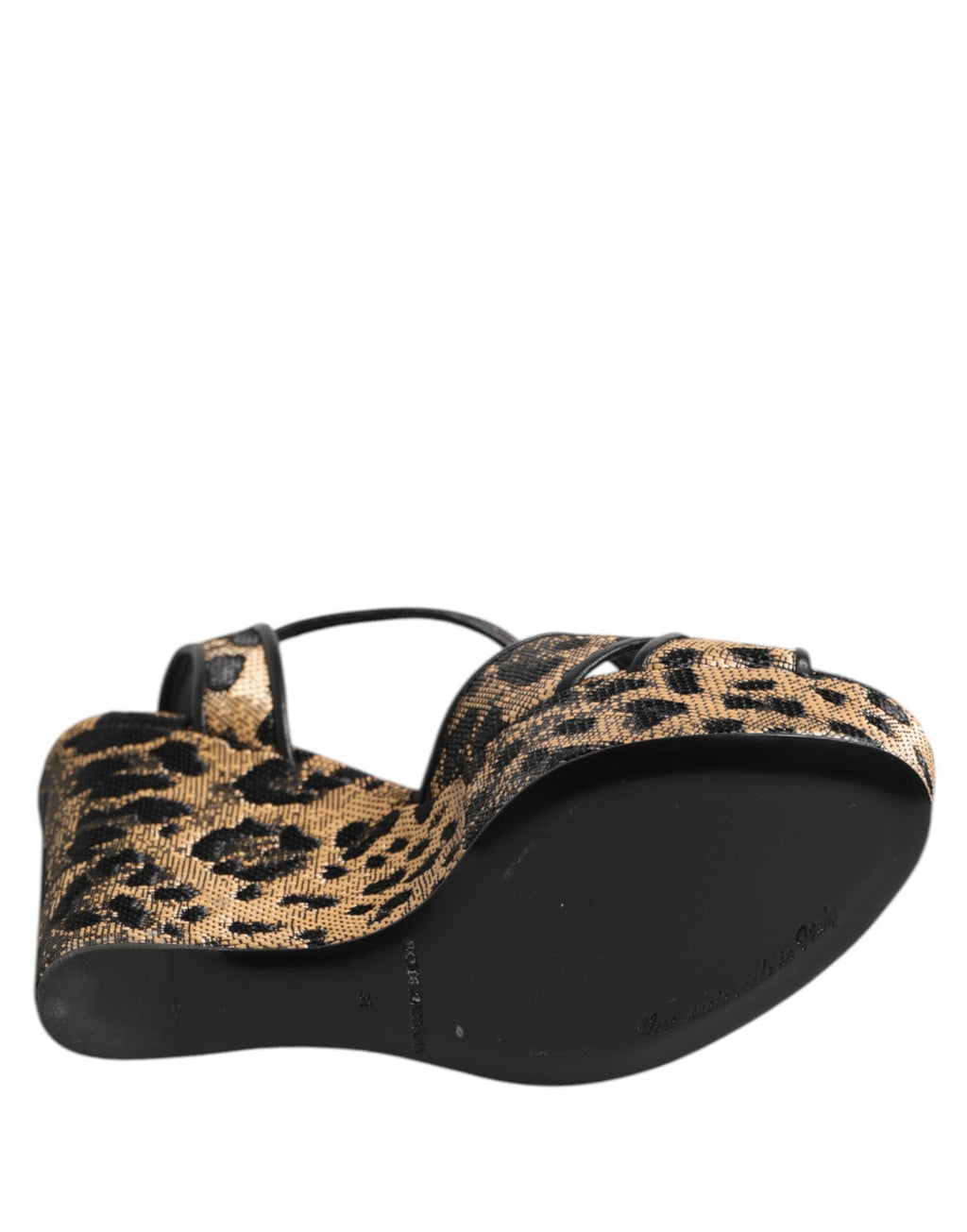 Sandales à talons compensés Dolce & Gabbana marron à motif léopard avec bride à la cheville, style élégant et tendance.
