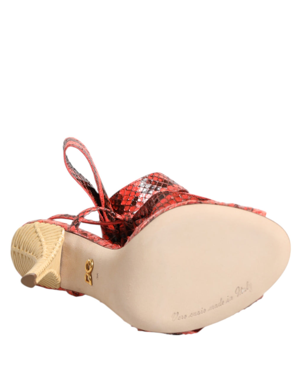 Sandales à talons en cuir de python corail de Dolce & Gabbana, chaussures élégantes avec design sophistiqué.