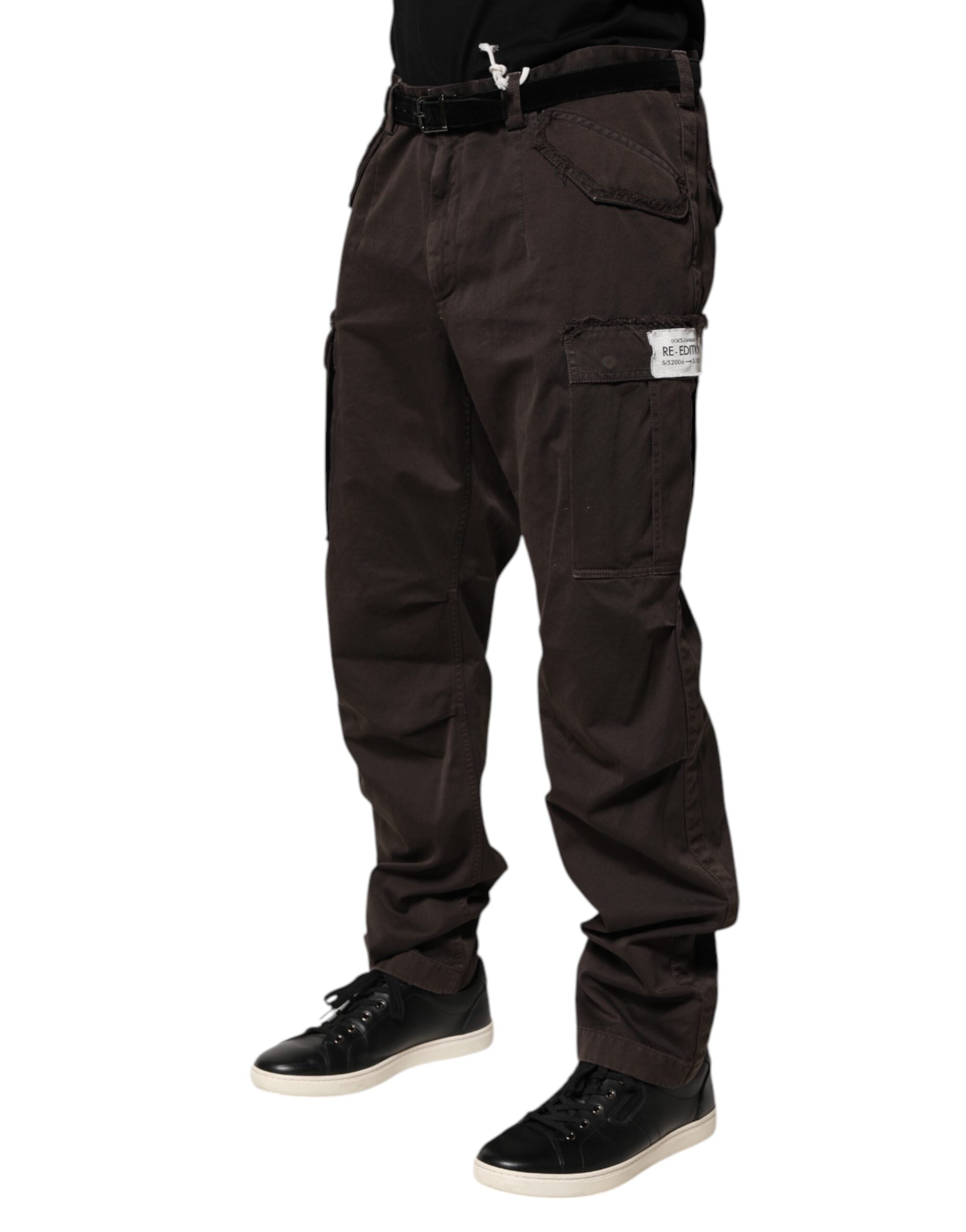Pantalon cargo homme Dolce & Gabbana en coton stretch marron, style décontracté avec poches latérales et coupe moderne.