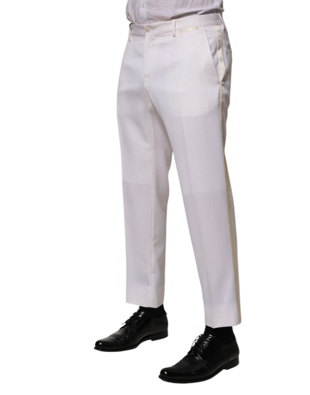 Pantalon formel blanc en polyester Dolce & Gabbana, coupe tapered, vue de face sur un modèle.