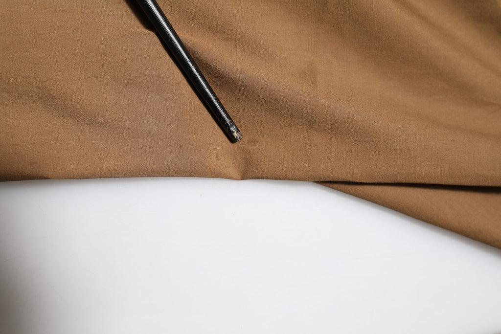 Pantalons jogger pour hommes Dolce & Gabbana en coton marron, coupe chino mi-hauteur, style décontracté.